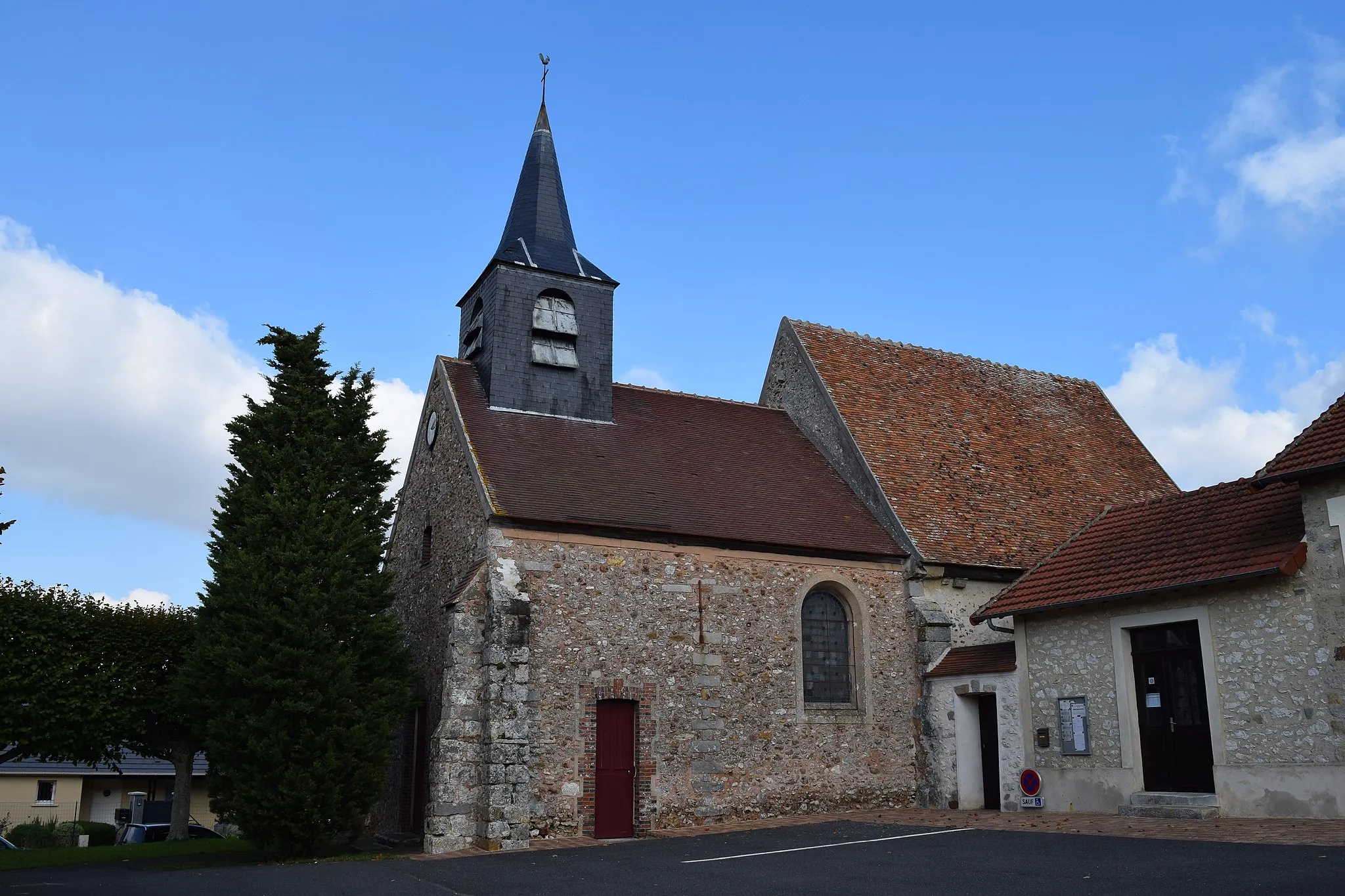 Photo showing: Église Saint Laurent de Clos-Fontaine vue de côté