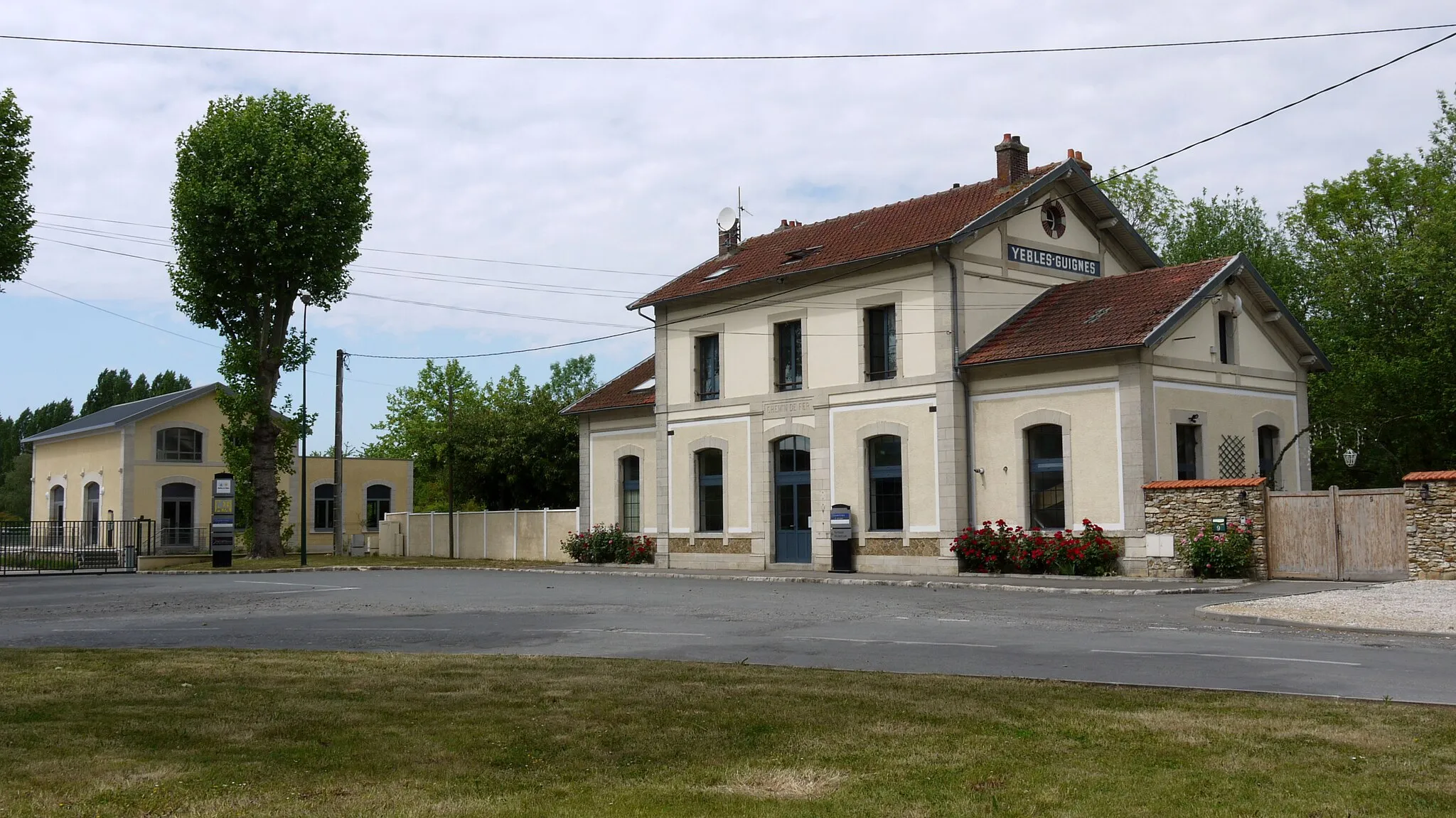 Photo showing: Ancient station of Yebles-Guignes on the desaffected ligne de Vincennes, Seine et Marne, France