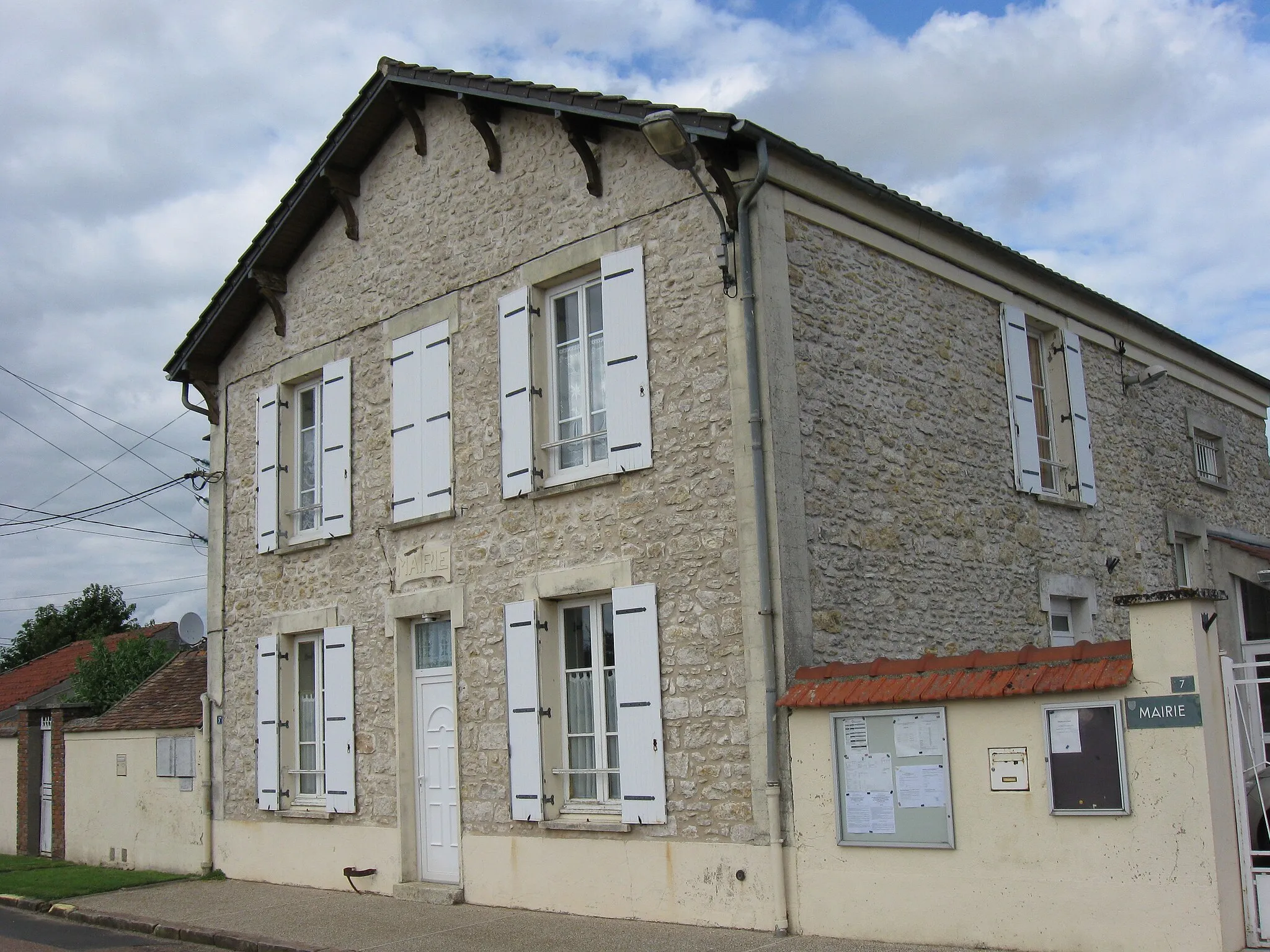 Photo showing: Mairie de Garentreville. (département de la Seine et Marne, région Île-de-France).