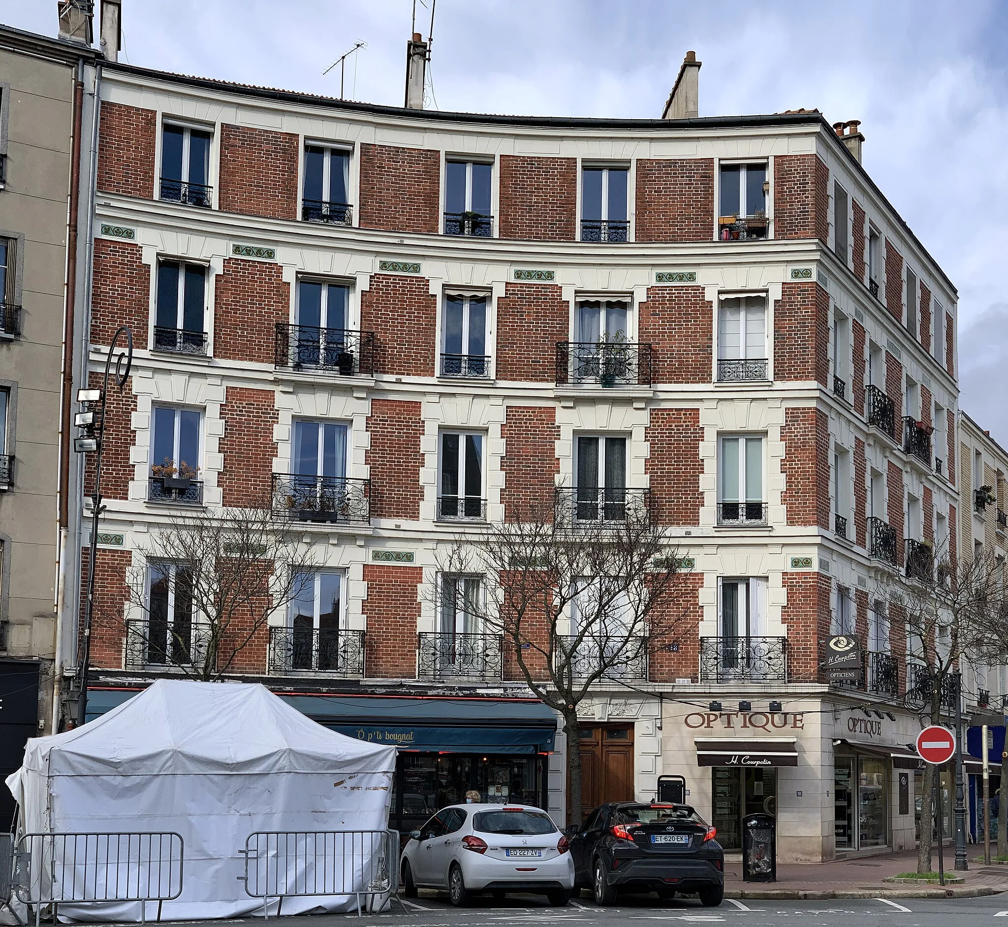 Photo showing: Immeuble, 18 avenue Charles de Gaulle, Saint-Maur-des-Fossés.