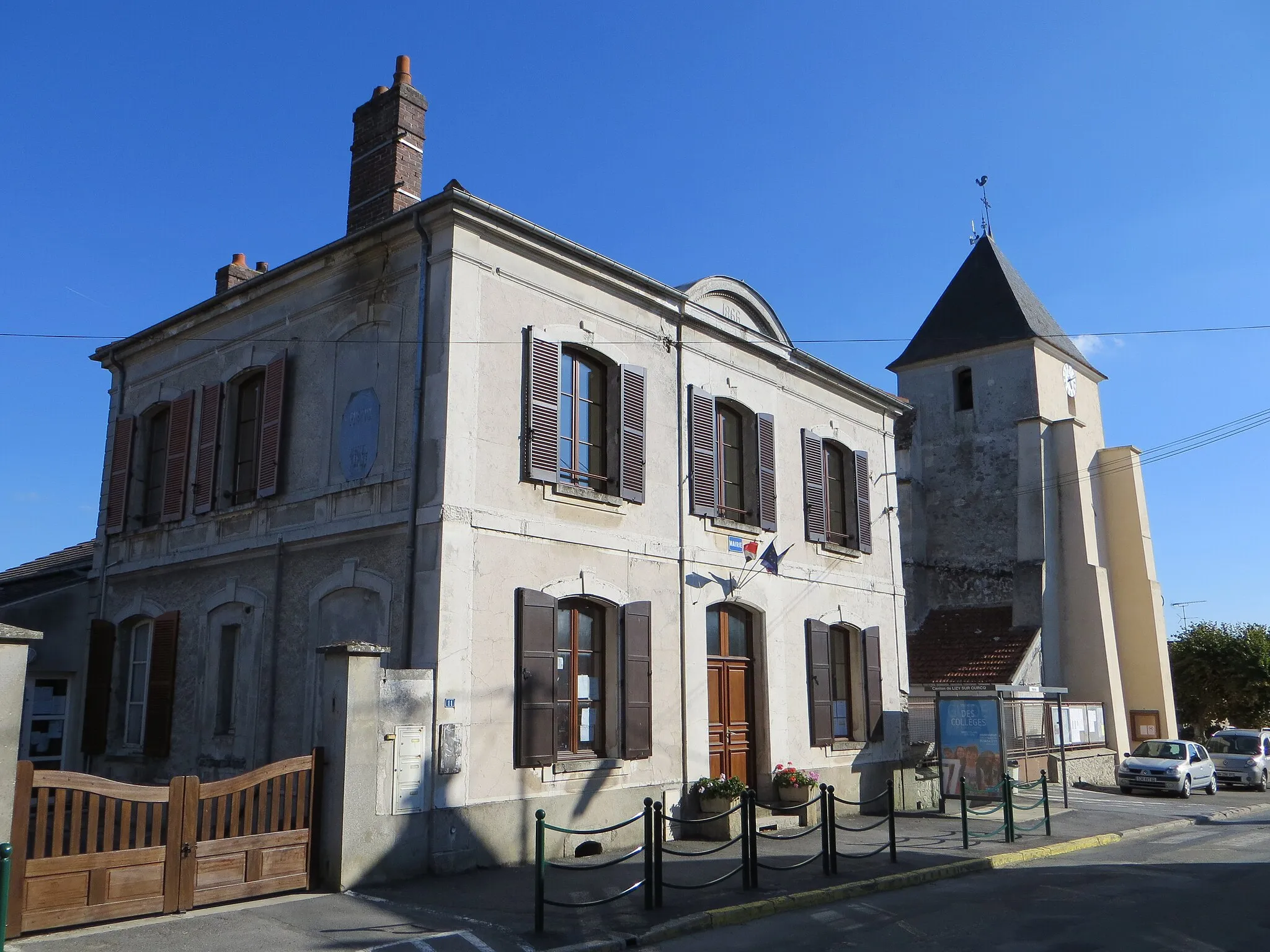Photo showing: Mairie et église Saint-Germain
