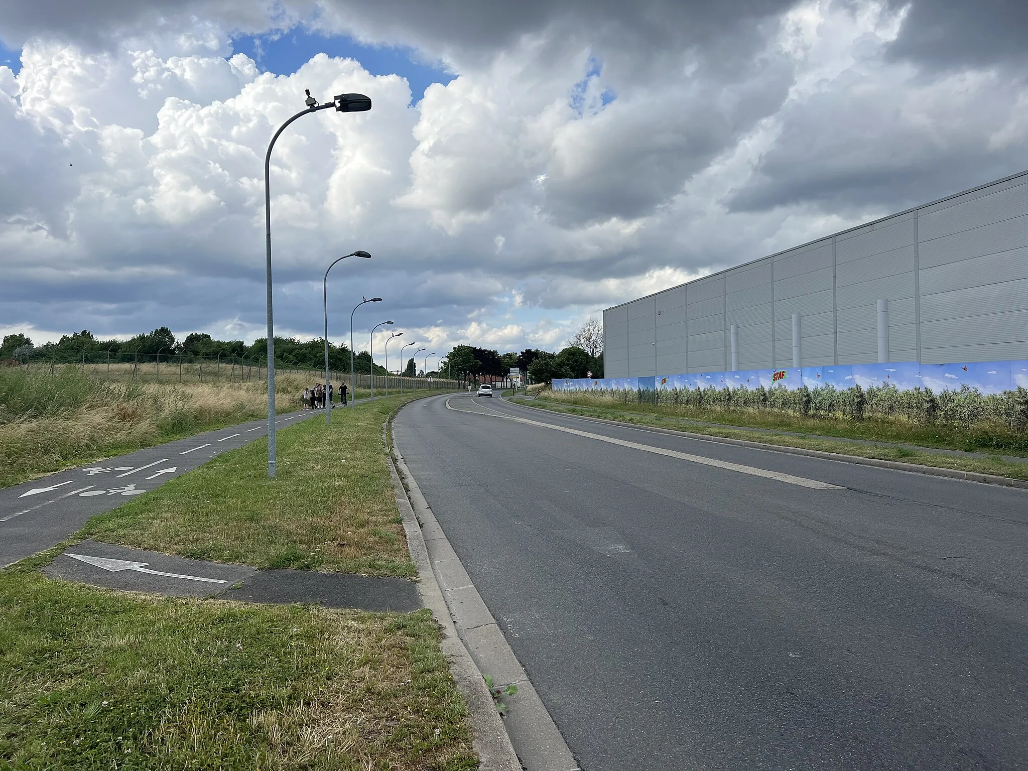 Photo showing: Avenue du 8-Mai-1945, Villeneuve-le-Roi.