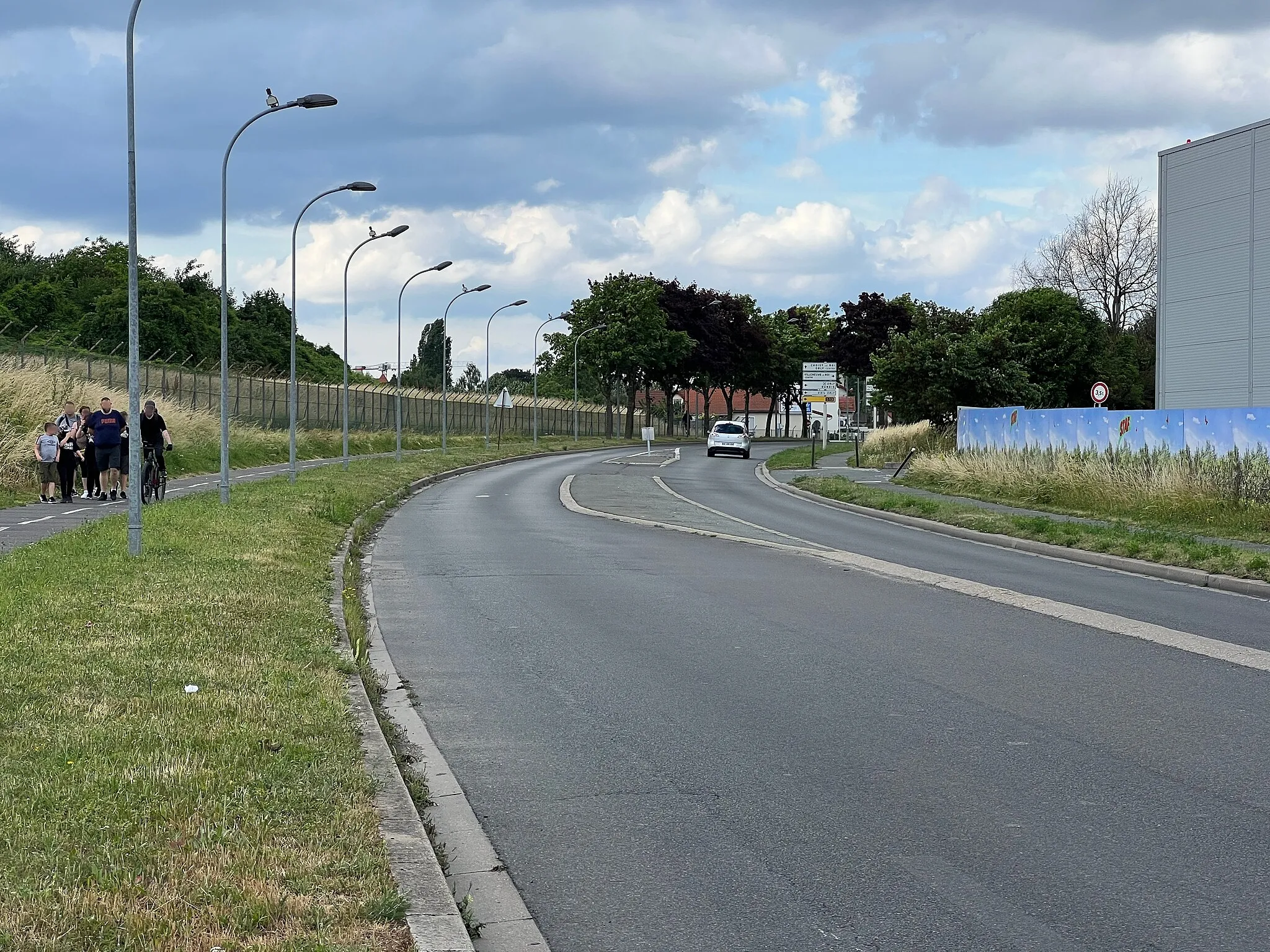 Photo showing: Avenue du 8-Mai-1945, Villeneuve-le-Roi.