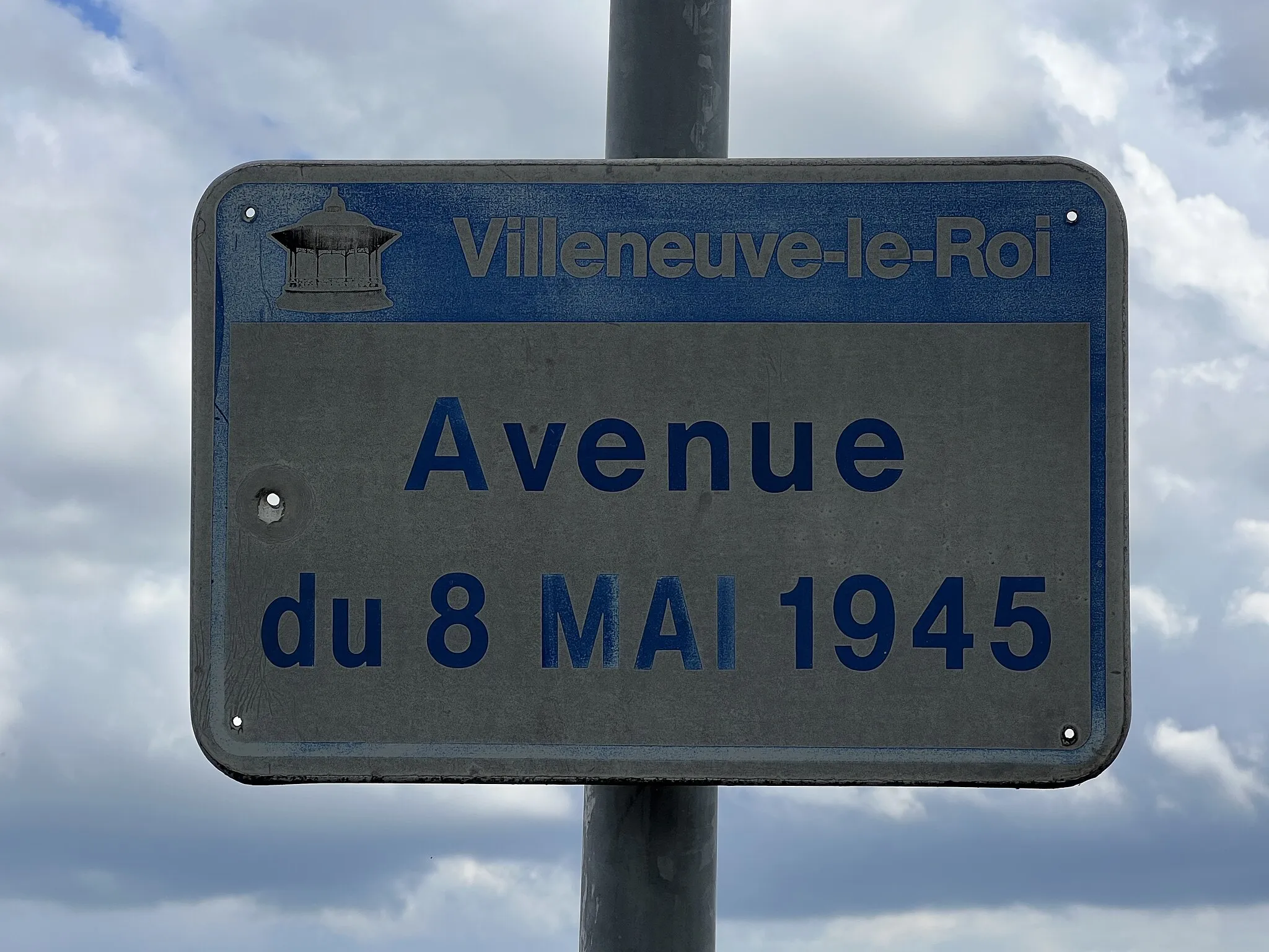 Photo showing: Plaque de l'avenue du 8-Mai-1945, Villeneuve-le-Roi.