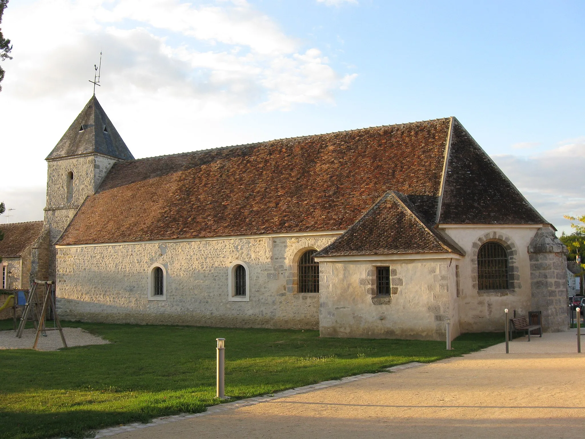 Photo showing: Église Saint-Pierre-aux-Liens d'Épisy (département de la Seine-et-Marne, région Île-de-France).