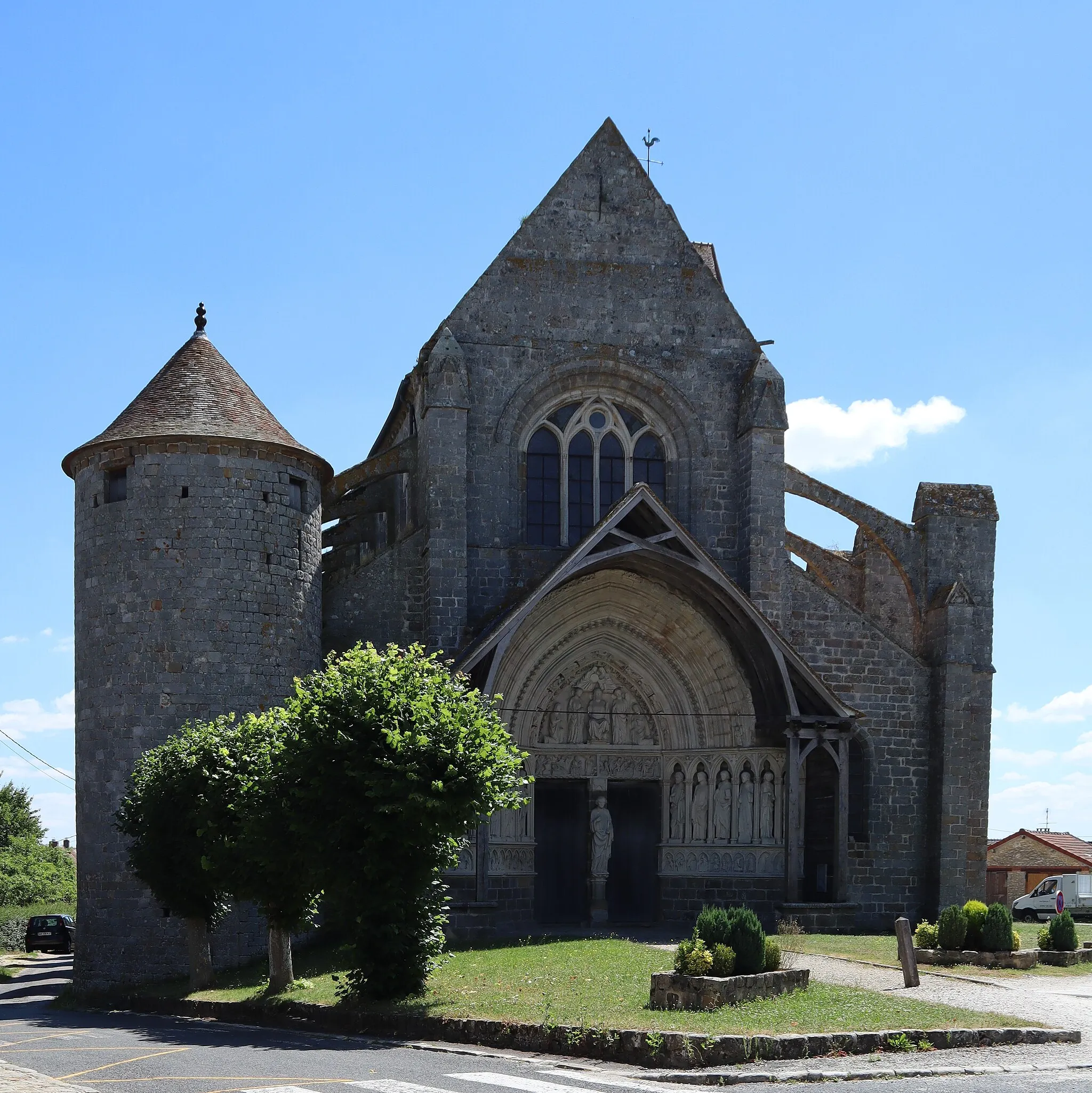 Photo showing: Façade occidentale de l'église Saint-Éliphe à Rampillon (Seine-et-Marne).
