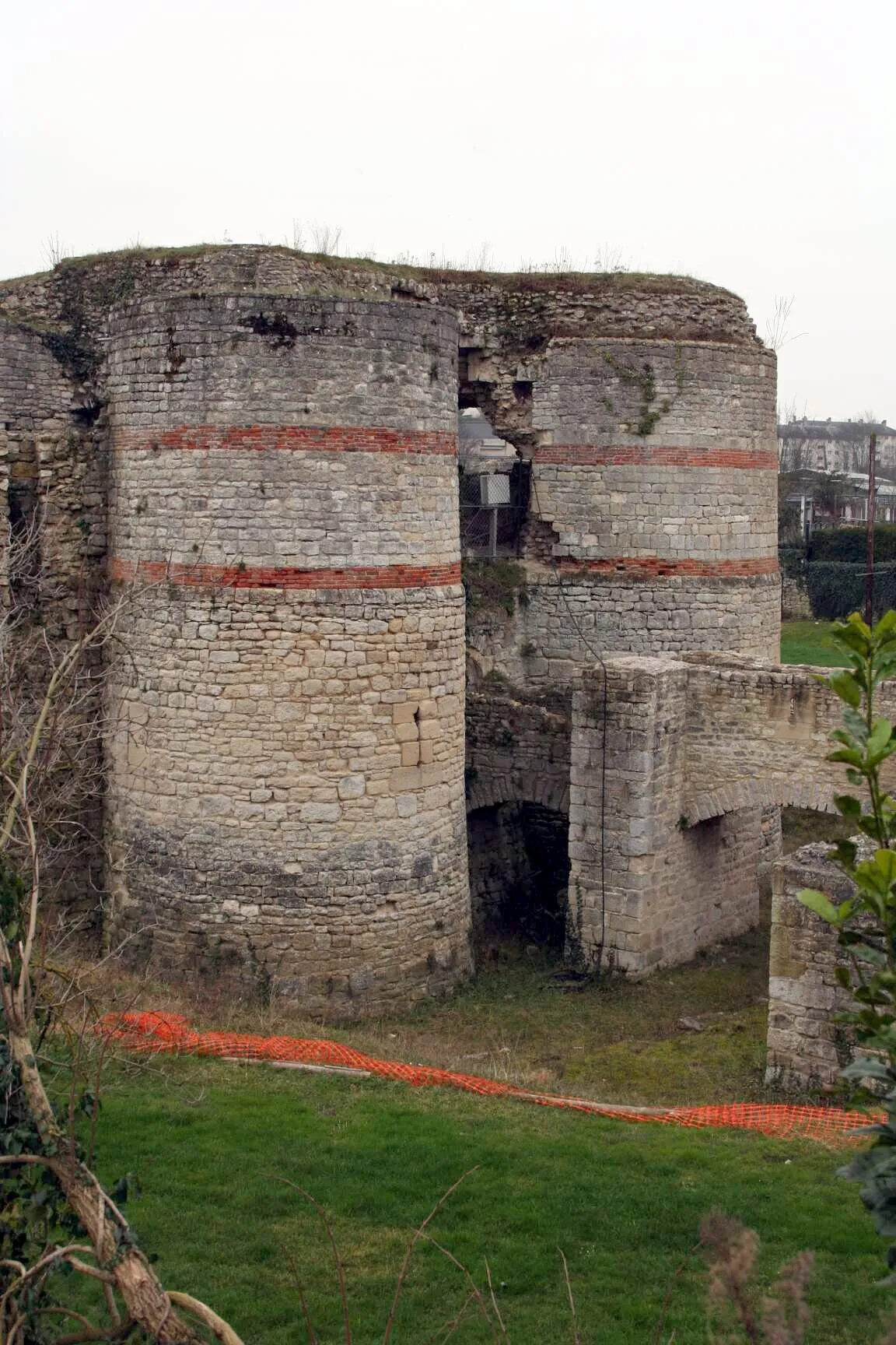 Photo showing: Château de Beynes, entrée côté ouest - Yvelines (France)