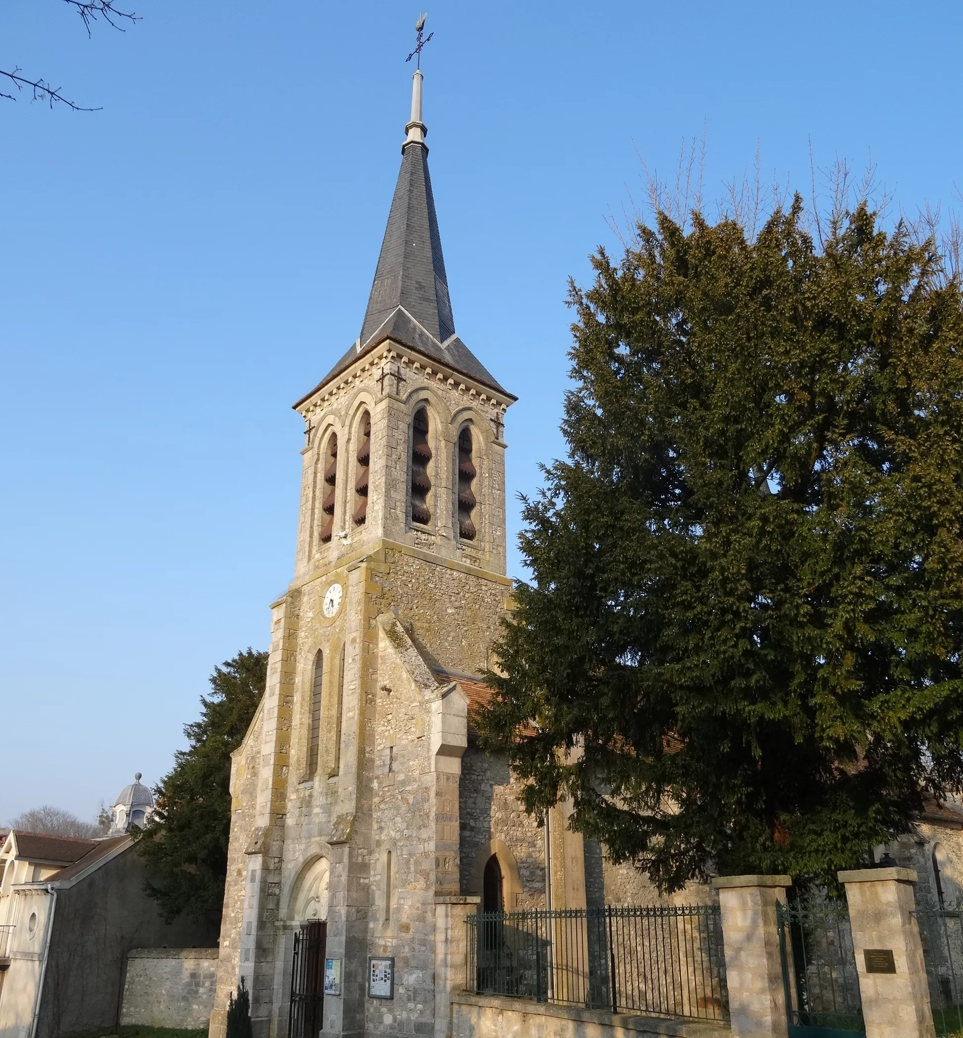 Photo showing: Église Saint-Nicolas de Rubelles. (Seine-et-Marne, région Île-de-France).