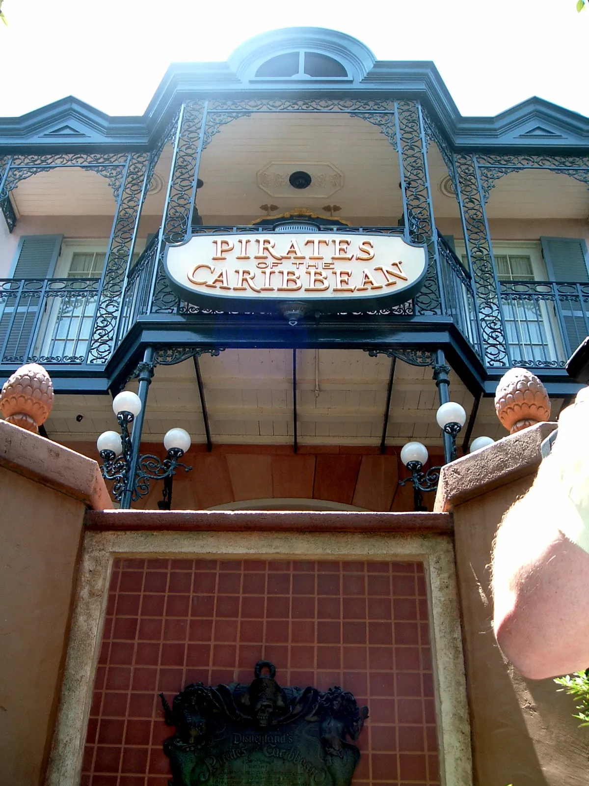 Photo showing: Entrance to Pirates of the Caribbean at Disneyland