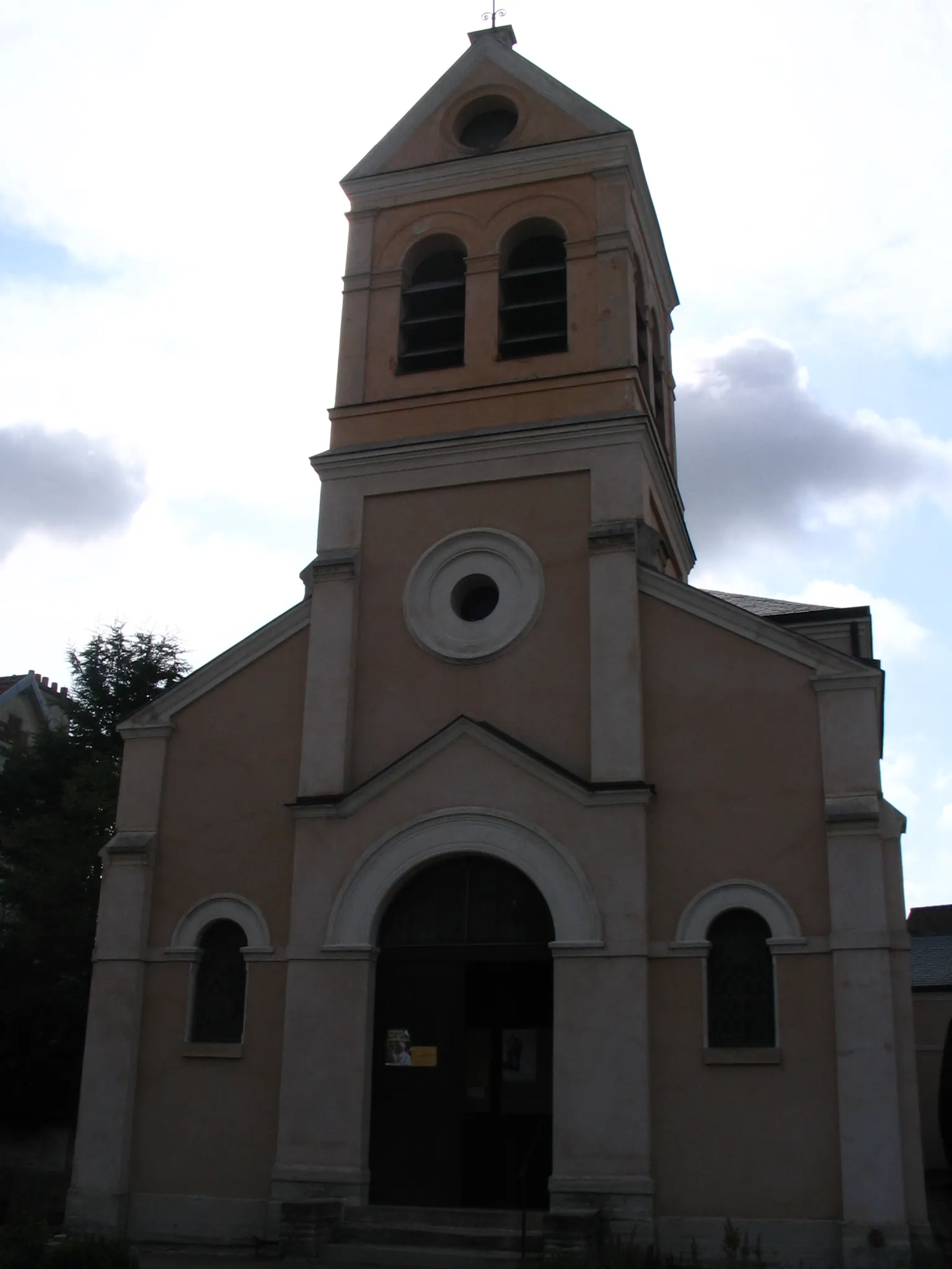 Photo showing: The Catholic church of Marnes-la-Coquette, Hauts-de-Seine, France.