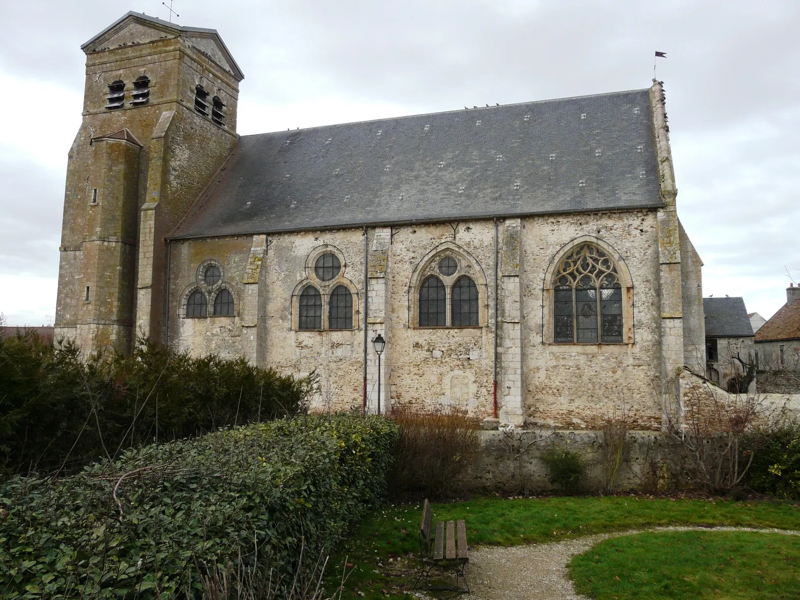 Photo showing: Eglise St Louis (14ème siècle)