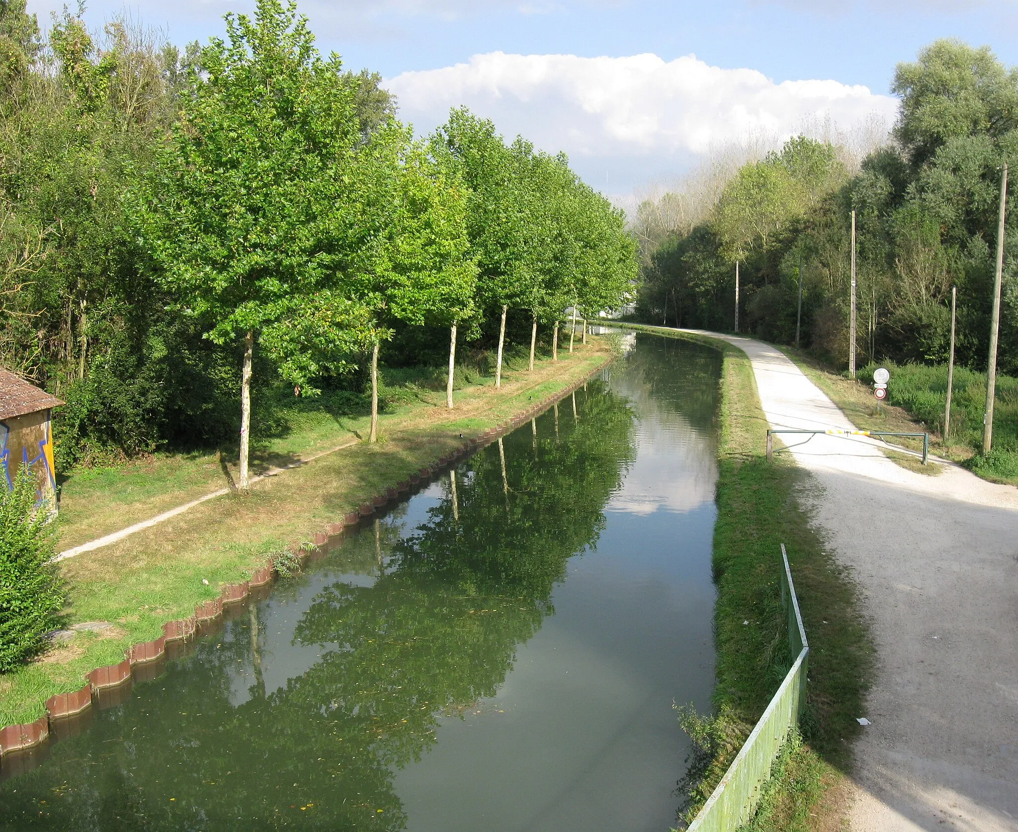 Photo showing: Canal de l'Ourcq près de Gressy. (Seine-et-Marne, région Île-de-France).