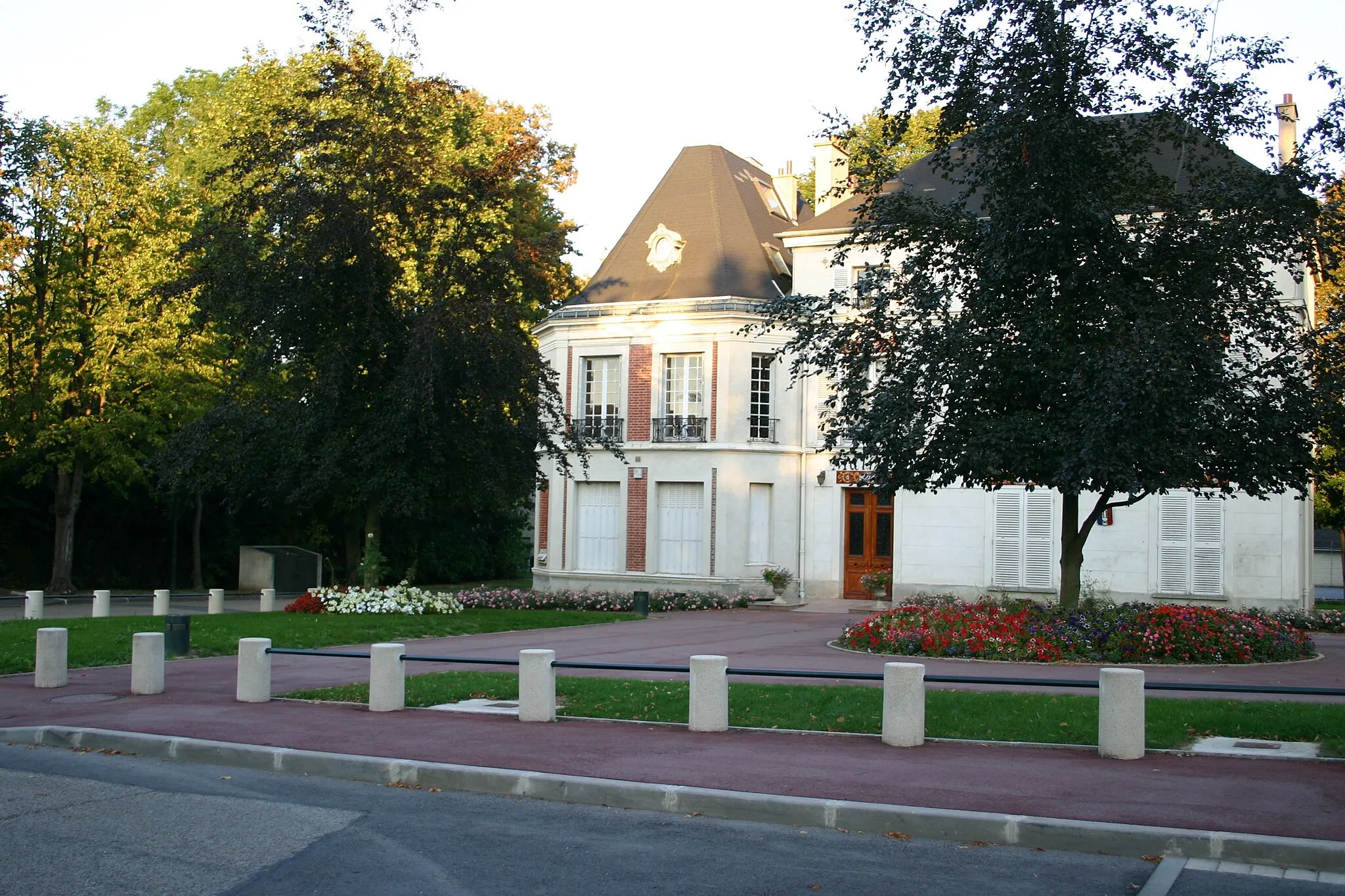 Photo showing: Hôtel de Ville depuis 1970