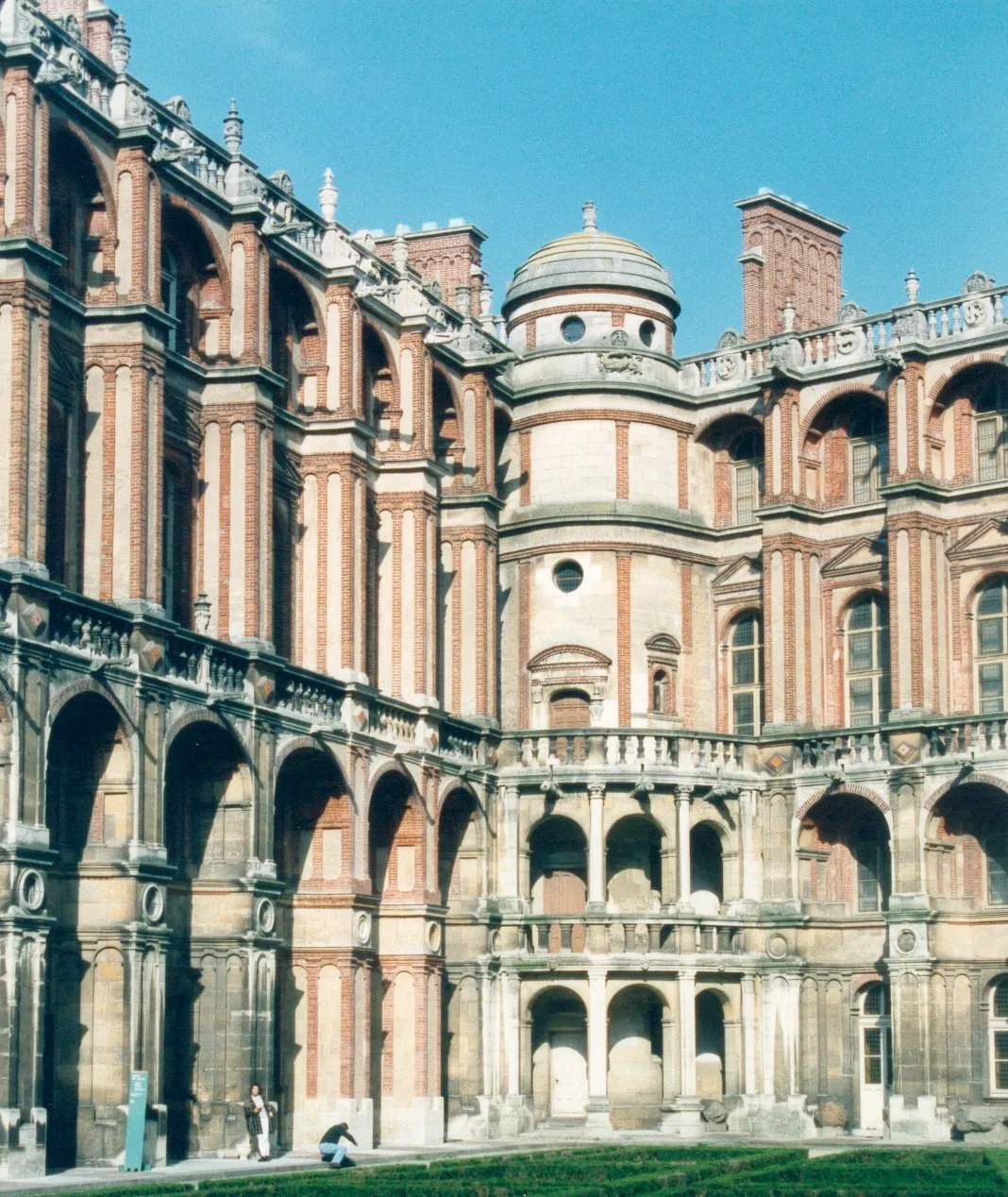 Photo showing: Schloss Saint-Germain-en-Laye, Treppenturm im Innenhof