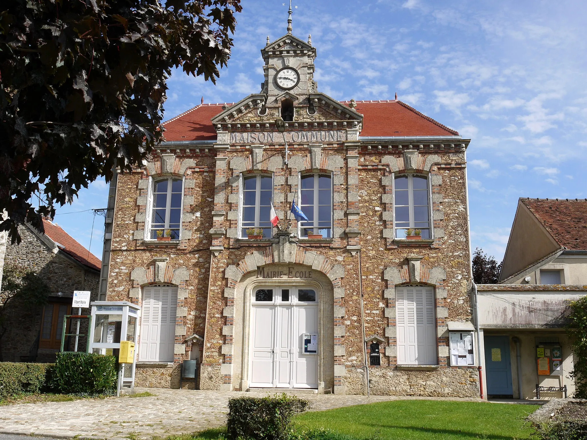 Photo showing: Town hall of  Bernay-Vilbert, Seine et Marne, Ile de France