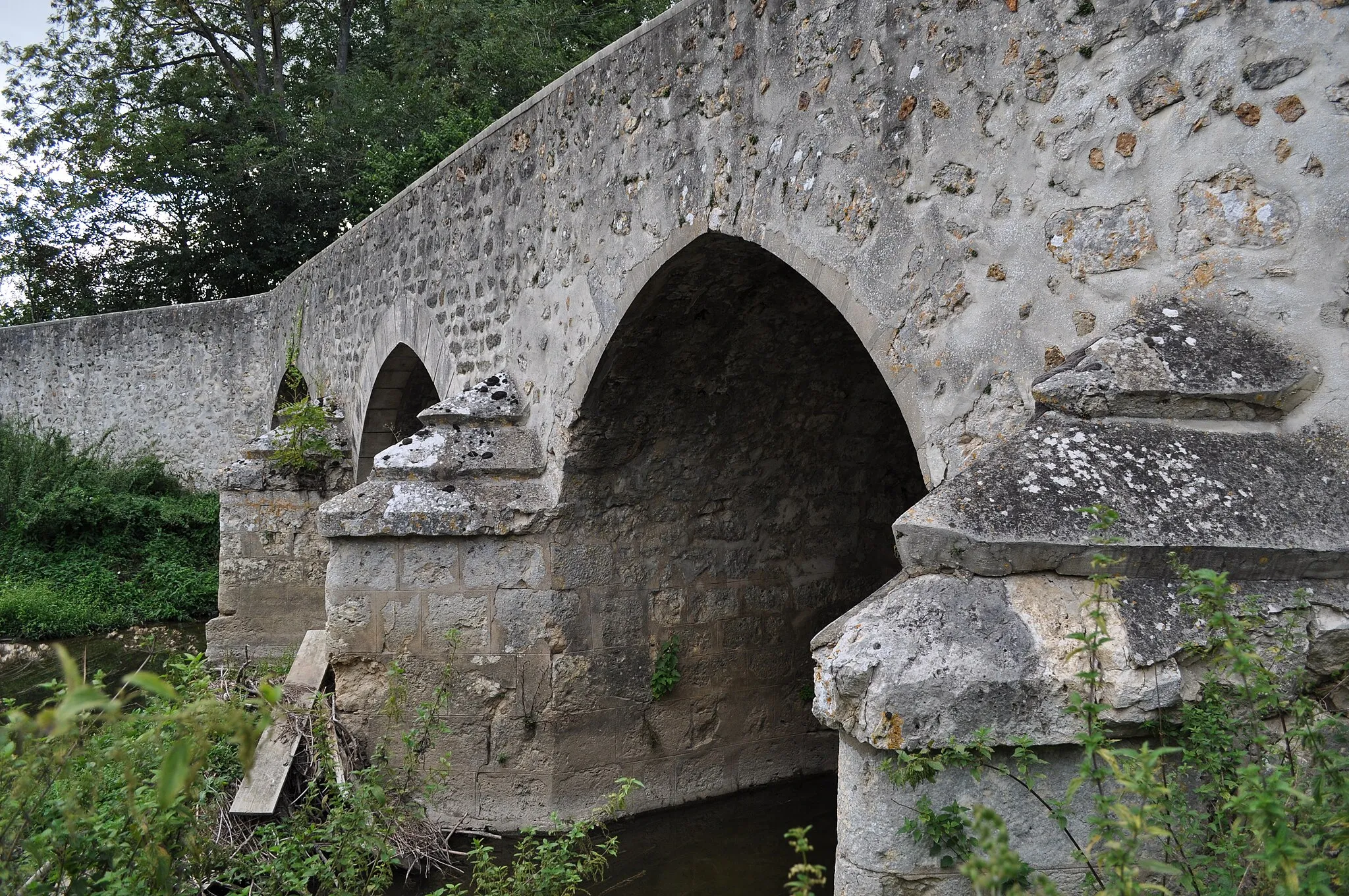 Photo showing: This building is indexed in the base Mérimée, a database of architectural heritage maintained by the French Ministry of Culture, under the reference PA77000018 .