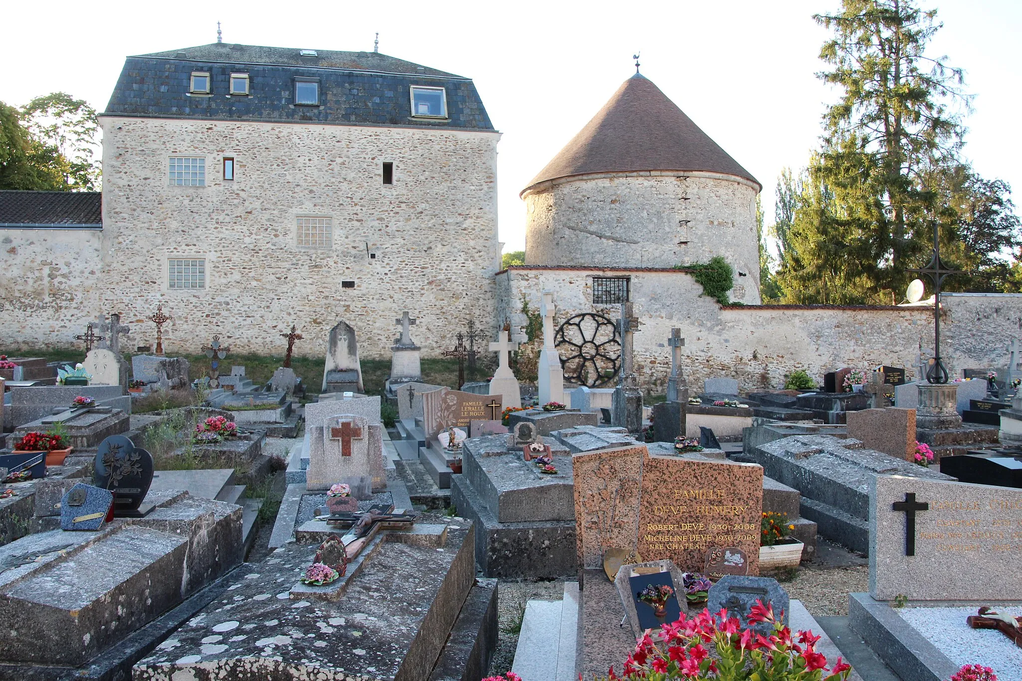 Photo showing: Cemetery of Gazeran, France