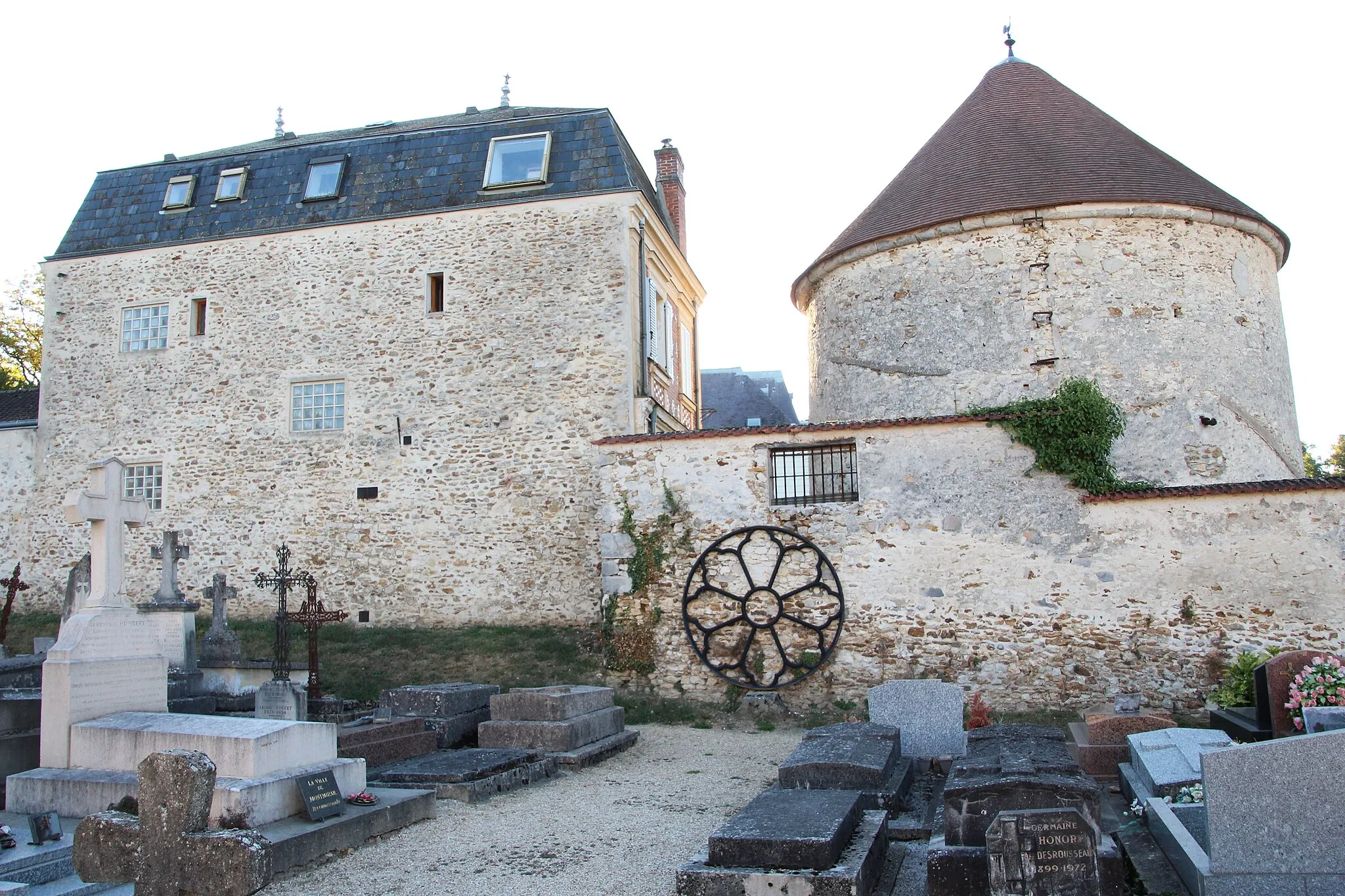 Photo showing: Cemetery of Gazeran, France