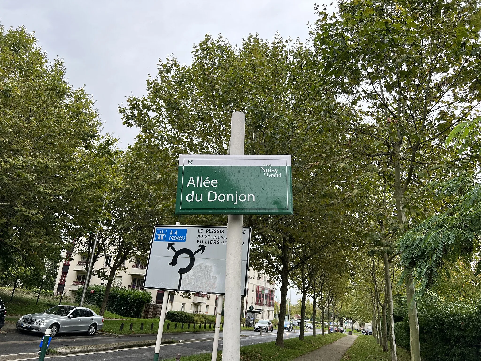 Photo showing: Plaque de l'allée du Donjon, Noisy-le-Grand.