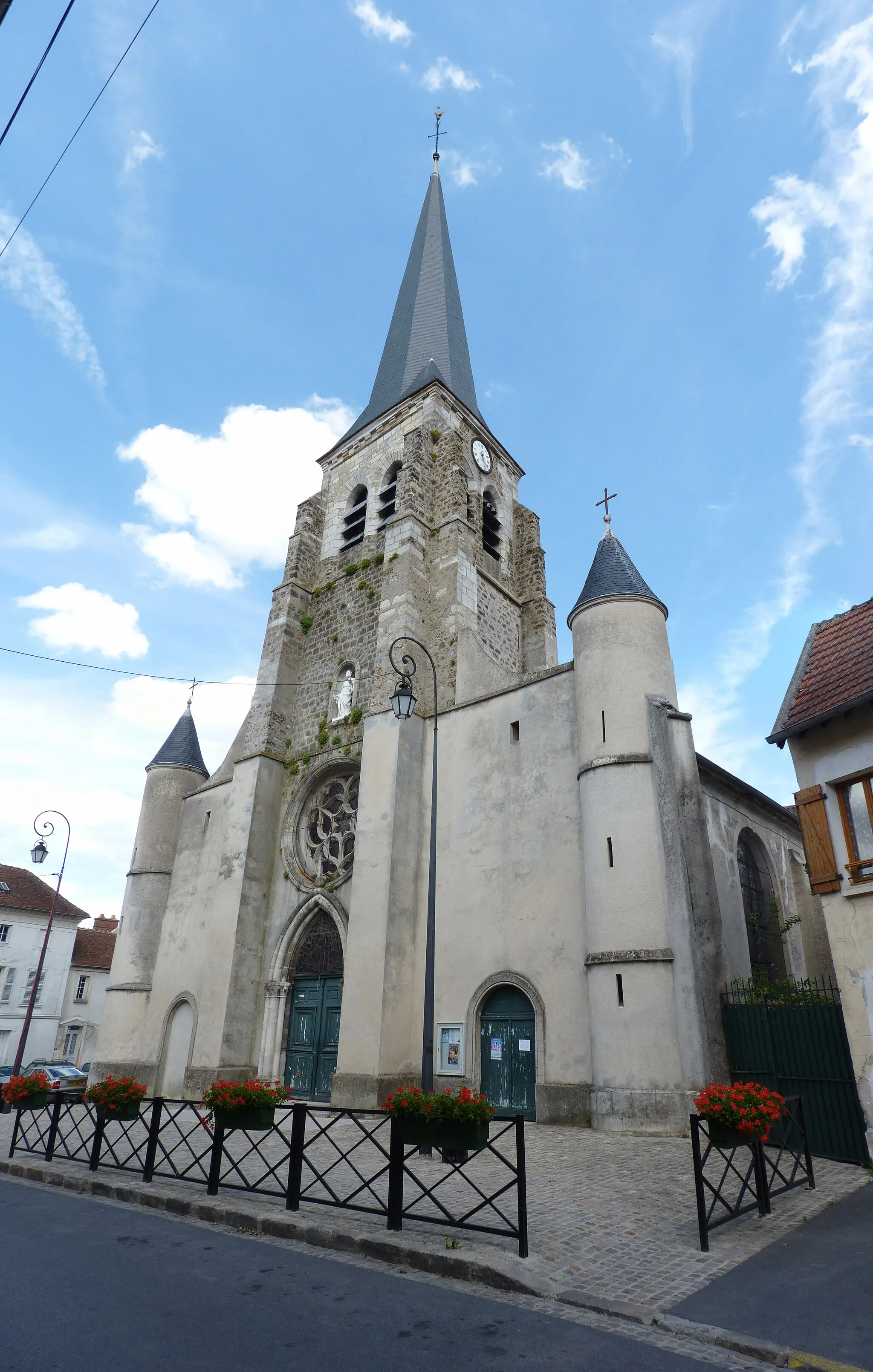 Photo showing: L'Église Saint-Pierre-et-Saint-Paul de Jouarre.