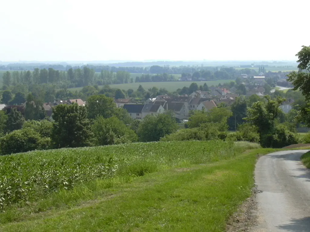 Photo showing: The village of Doue, Seine-et-Marne, France, seen from the top of the "Doue Mount".