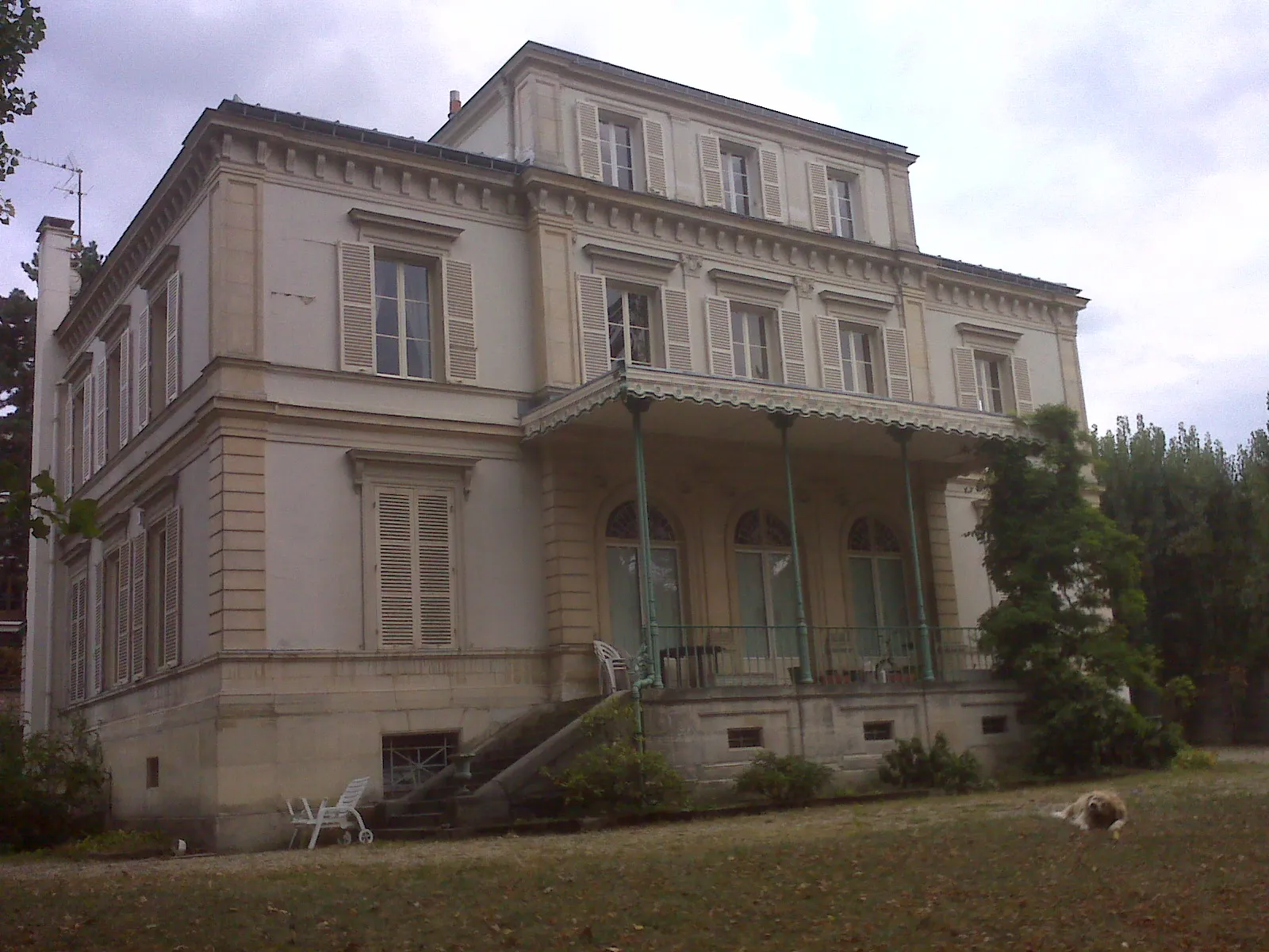 Photo showing: Vue 2009 de la maison construite par l'architecte François Guenepin, au 62 route des Gardes.