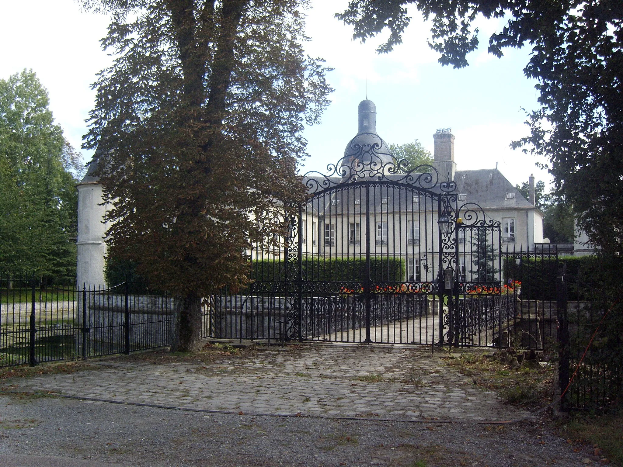Photo showing: Castle of Vigneau in Jouy-le-Châtel