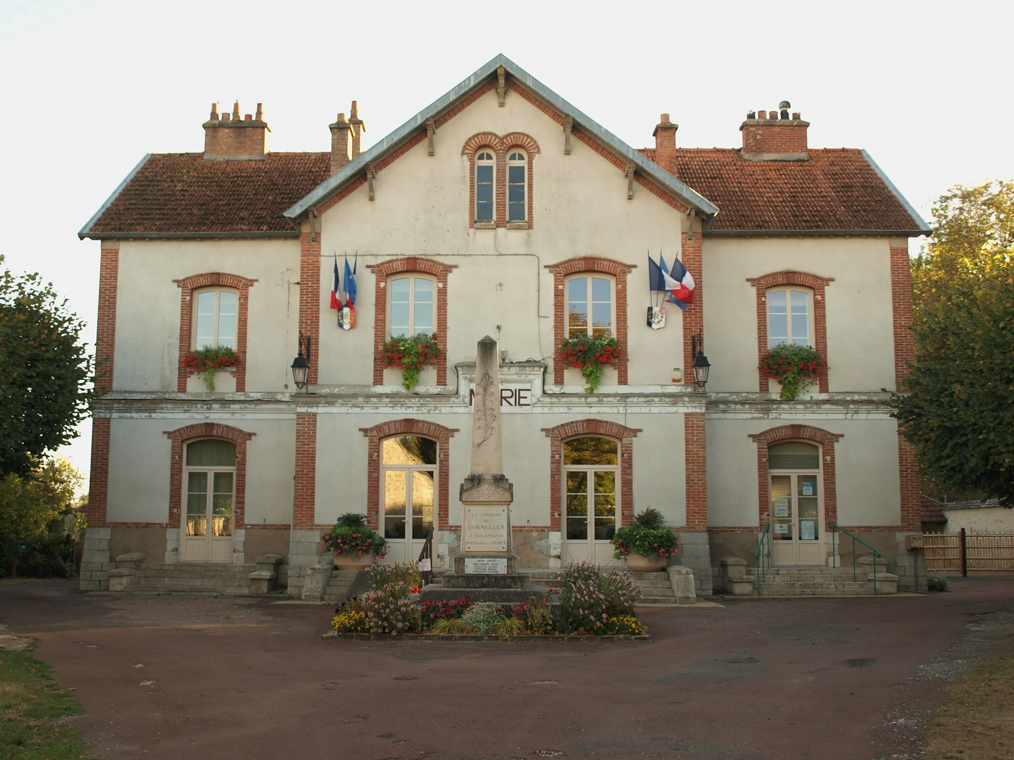 Photo showing: Mairie de Dormelles (Seine-et-Marne, France)