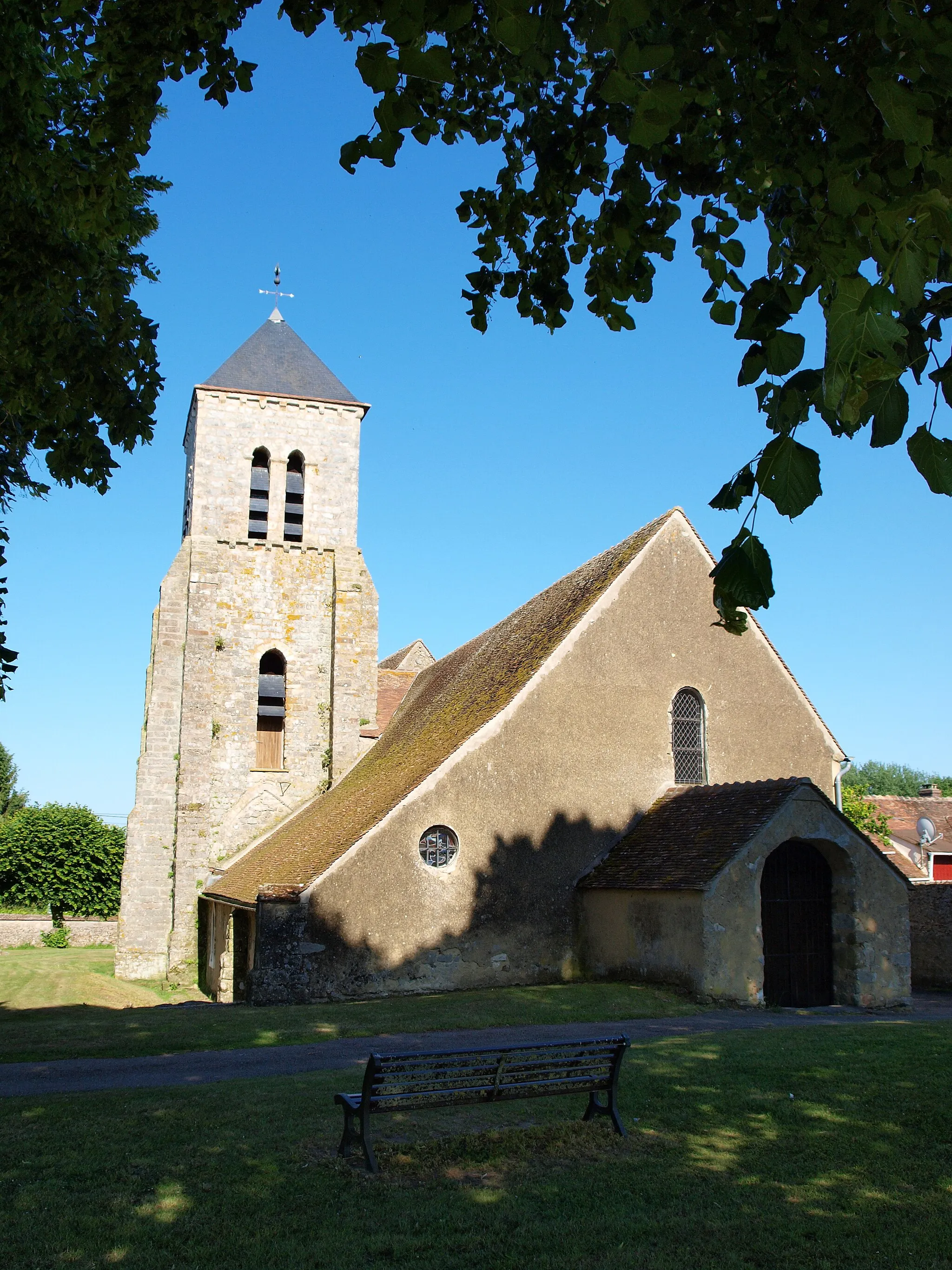 Photo showing: Église Saint-Pierre et Saint-Paul de Thoury-Ferrottes (Seine-et-Marne, France)