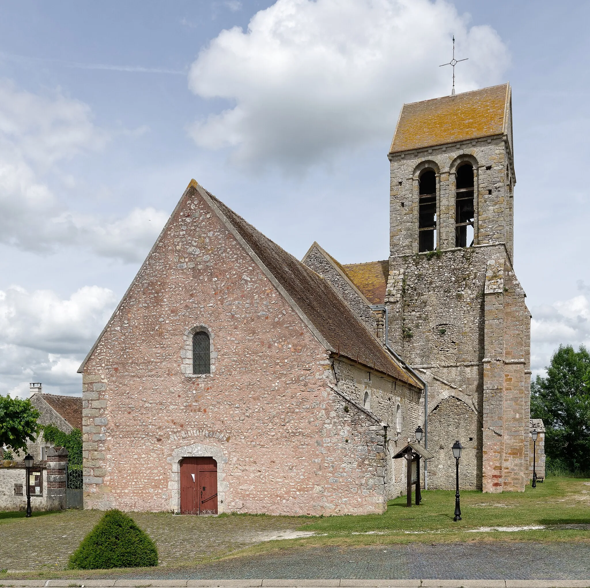 Photo showing: Église Saint-Denis et Saint-Lié de Savins., en Seine-et-Marne.
