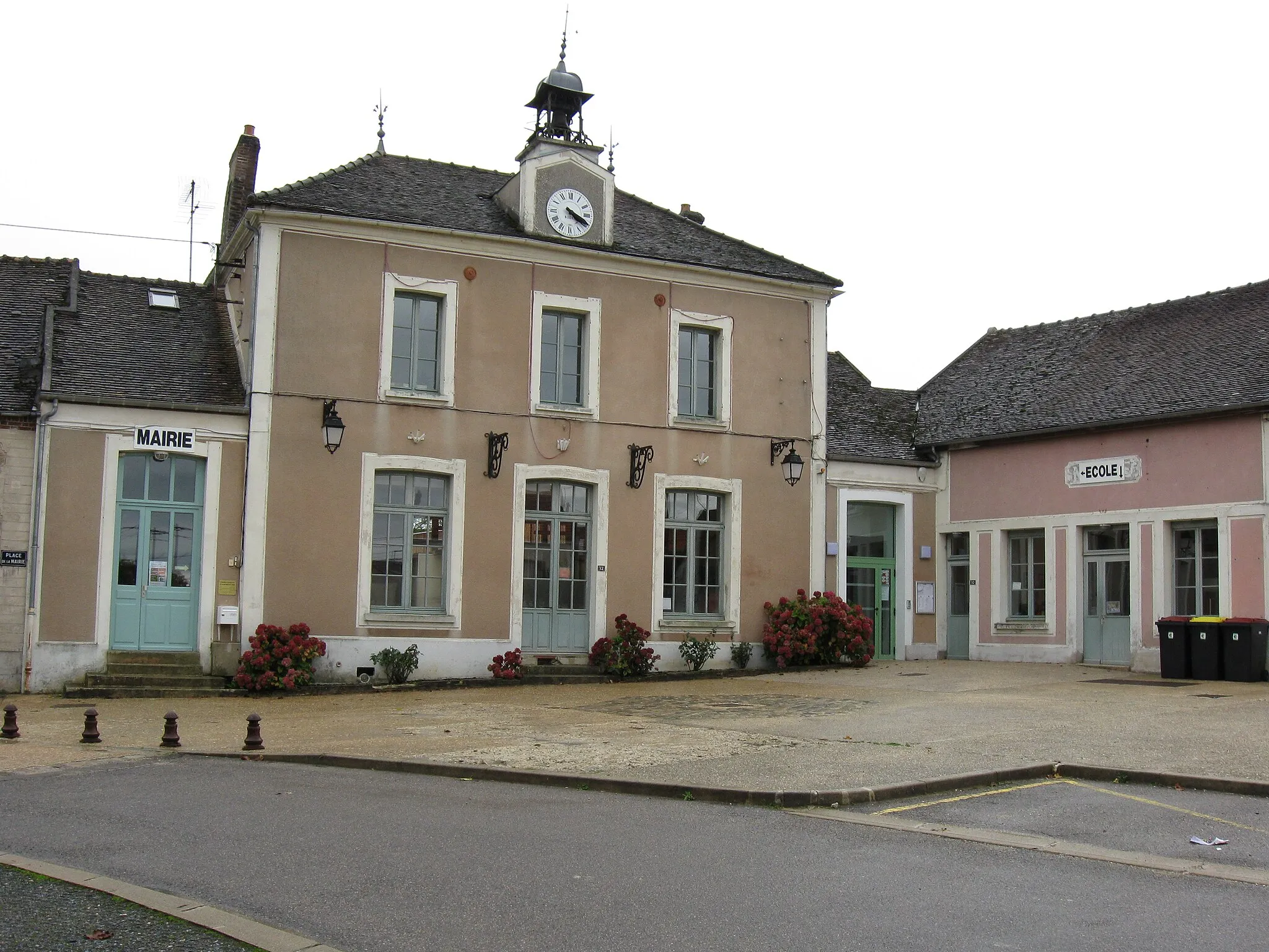 Photo showing: Mairie de Savins. (Seine-et-Marne, région Île-de-France).