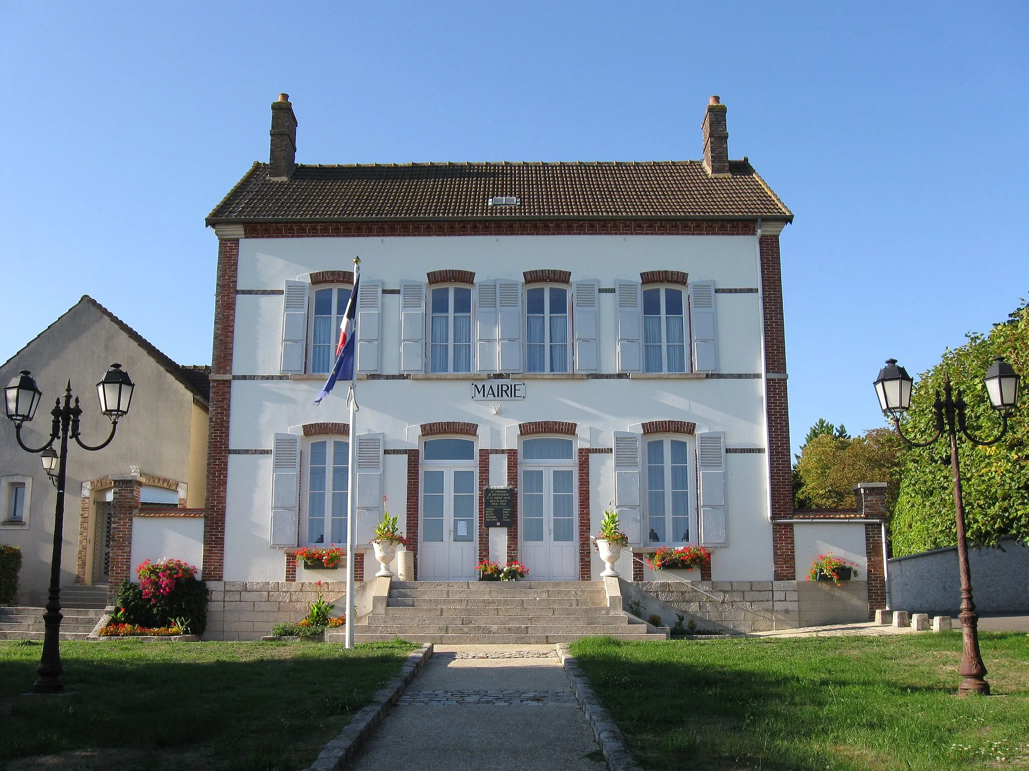 Photo showing: Mairie de Courcelles-en-Bassée. (Seine-et-Marne, région Île-de-France).