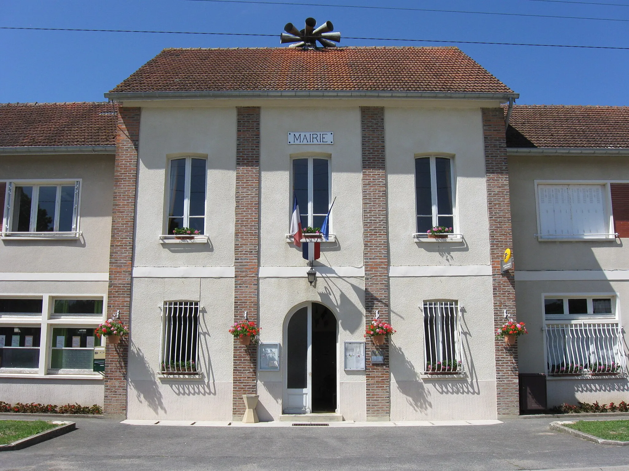 Photo showing: Mairie des Ormes-sur-Voulzie. (Seine-et-Marne, région Île-de-France).