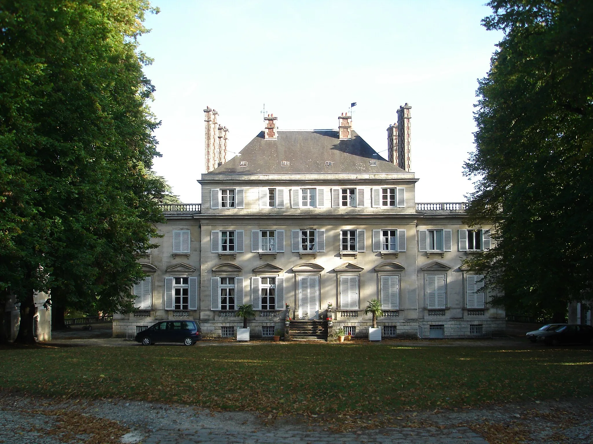 Photo showing: Le château de Magnitot sur la commune de Saint-Gervais (Val-d'Oise), façade nord-ouest vers l'allée du château.