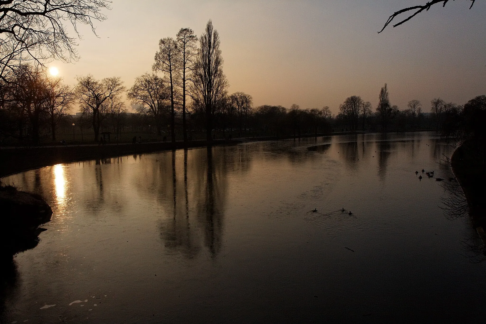 Photo showing: Le lac Daumesnil partiellement gelé le 30 janvier 2011.