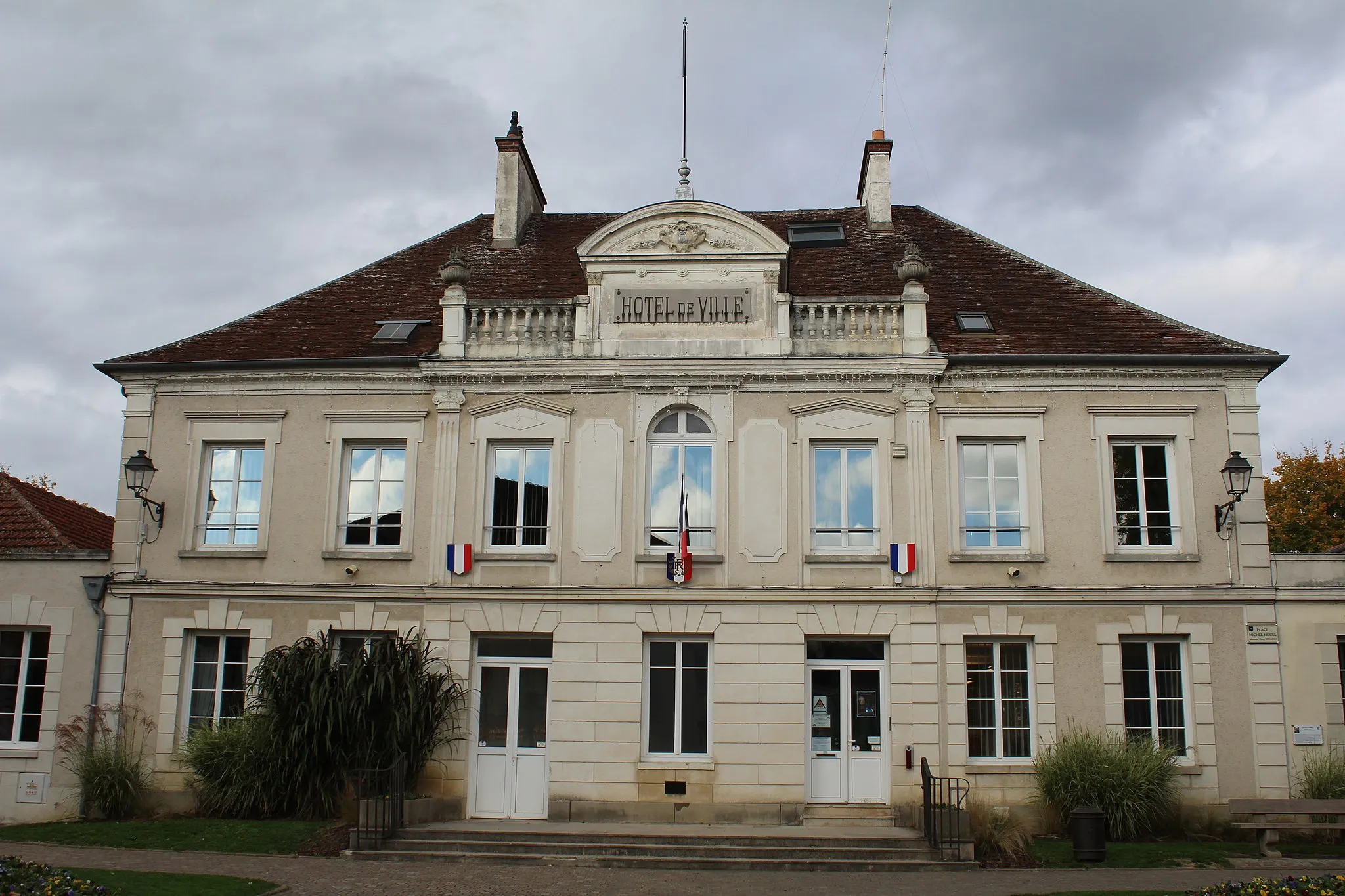 Photo showing: Hôtel de ville de Crécy-la-Chapelle.