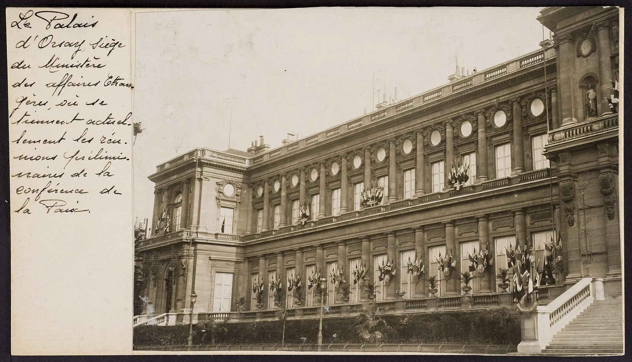 Photo showing: Le palais d'Orsay, siège du ministère des affaires étrangères, où se tiennent les réunions préliminaires de la conférence de la paix.