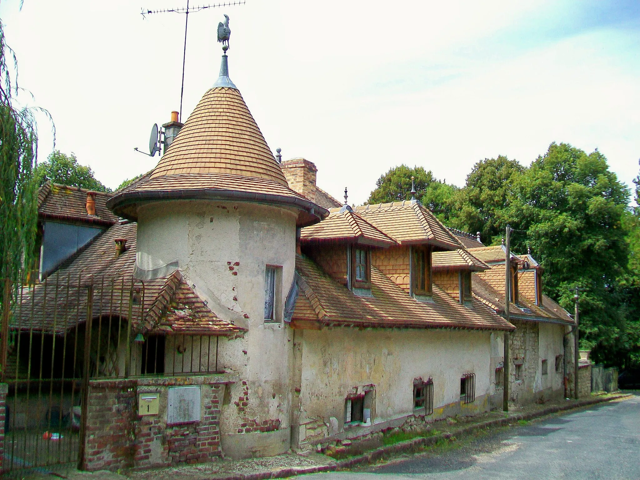 Photo showing: Anciens communs du château (écuries), impasse Saint-Denis.