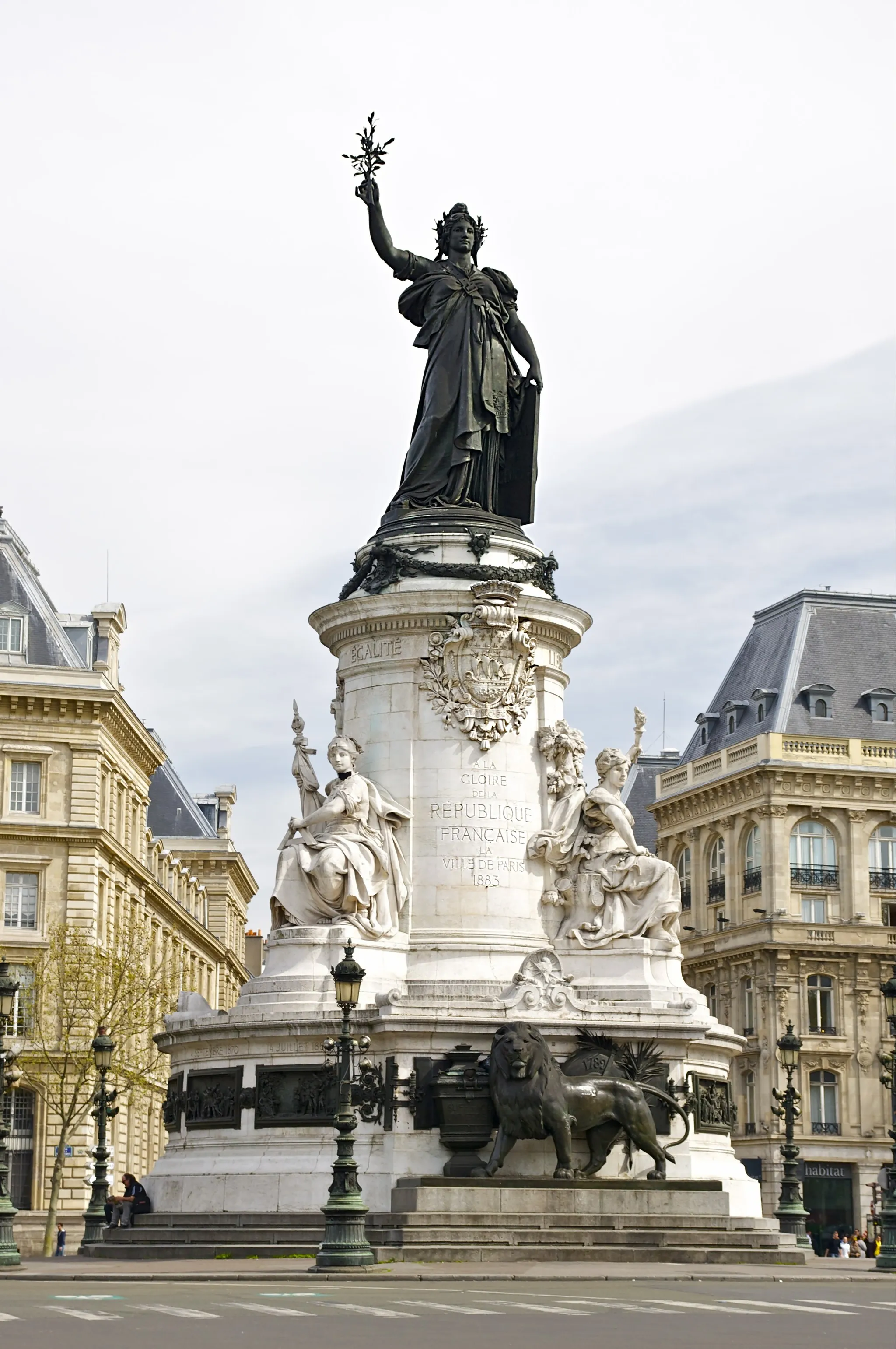 Photo showing: General view of the "Monument to the Republic", Place de la République, Paris.