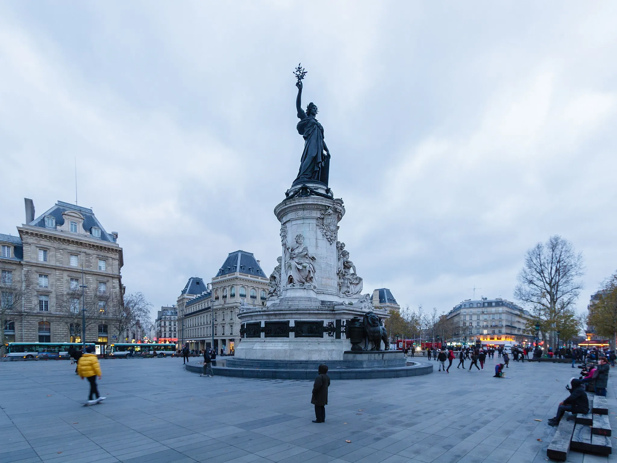 Photo showing: Place de la République in Paris, photo taken in December 2017.