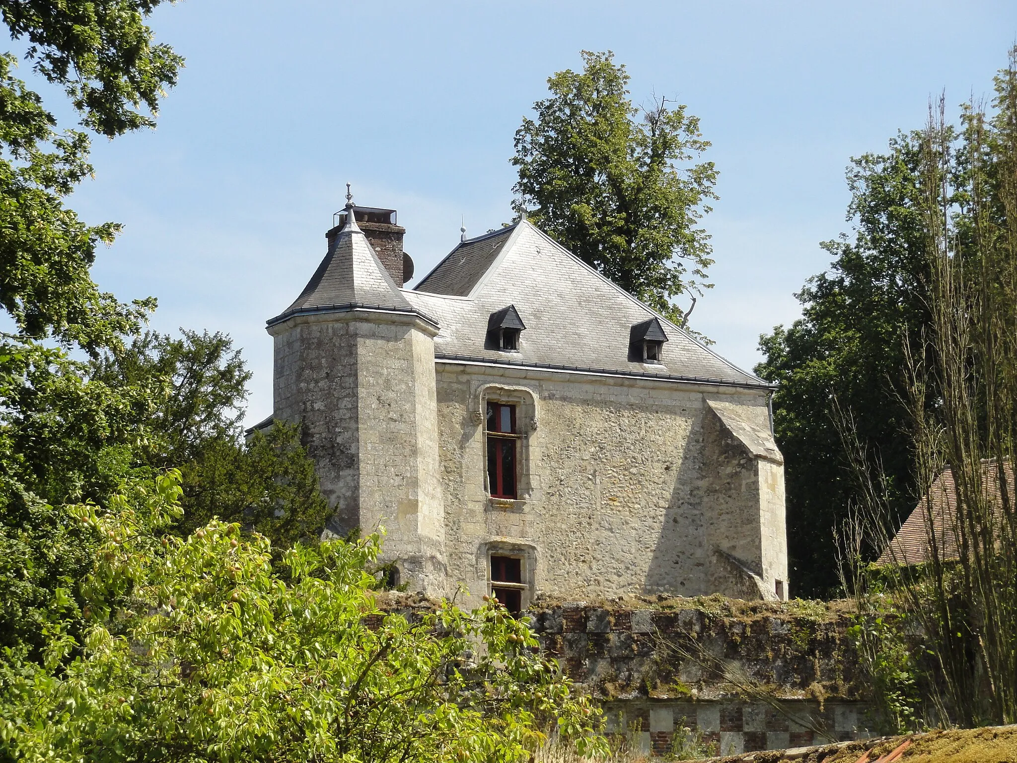 Photo showing: Château d'Arthies, façade ouest, vue depuis la rue.