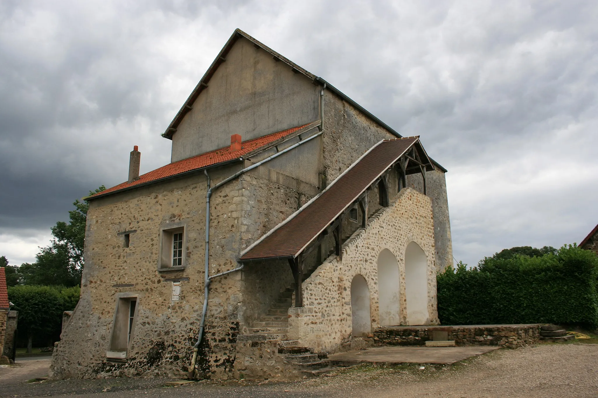 Photo showing: Maison-forte construite par les Templiers entre 1197 et 1205 à Aincourt, dans le Vexin français. Inscrite au registre des monuments historiques en 2003, elle est depuis au moins Napoléon 1er utilisé comme ferme.