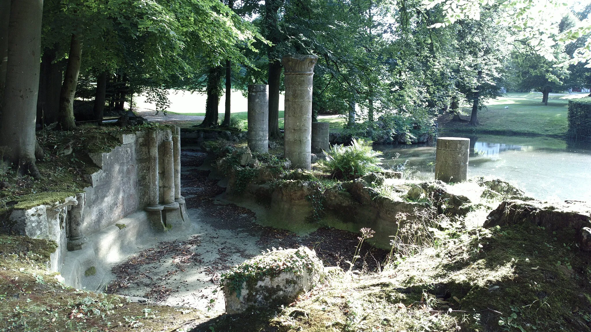 Photo showing: L'abbaye de Joyenval est une ancienne abbaye desservie par les Prémontrés, qui se trouvait dans la forêt de Marly, dans le territoire de la commune actuelle de Chambourcy (département des Yvelines)