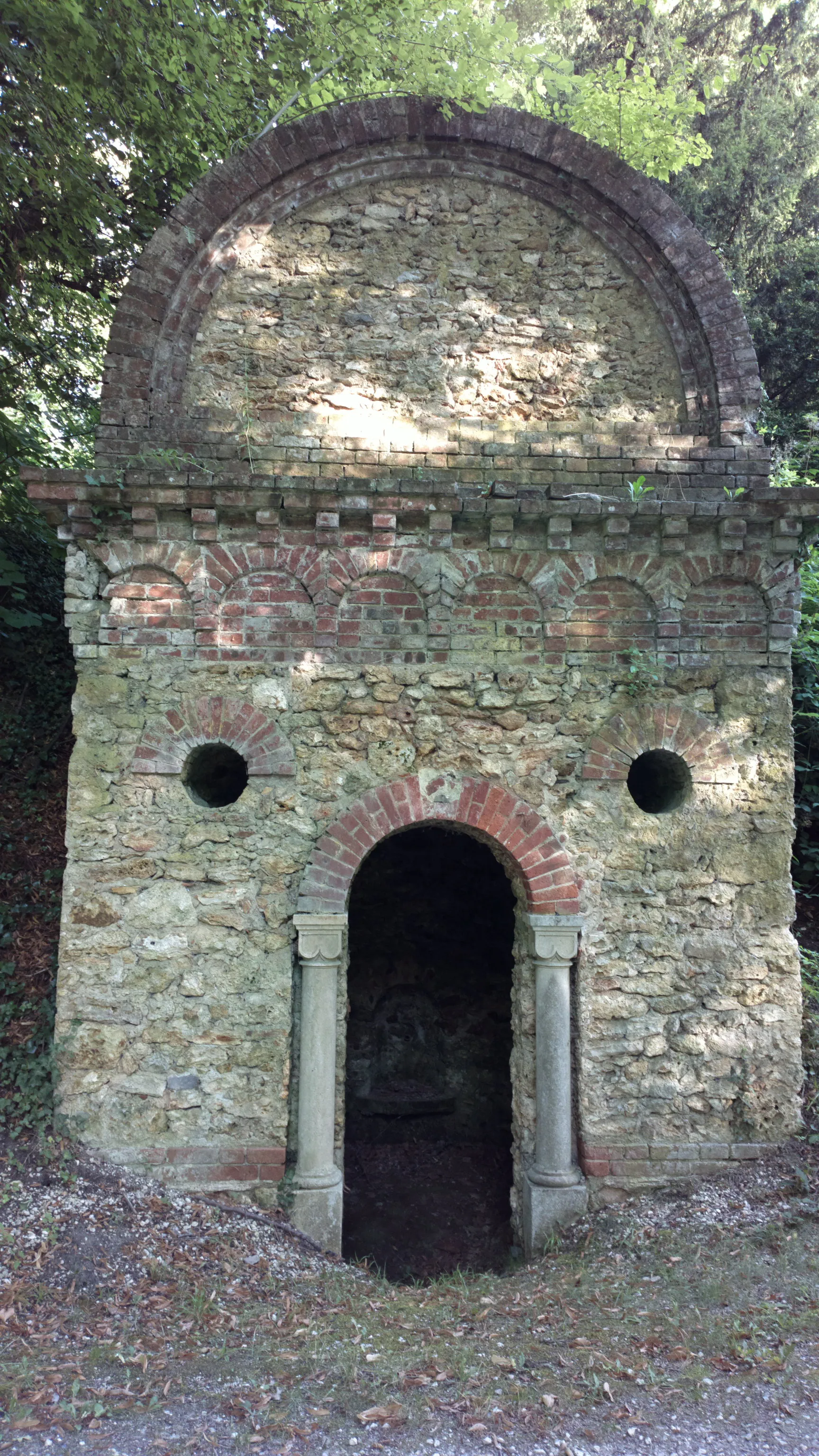 Photo showing: L'abbaye de Joyenval est une ancienne abbaye desservie par les Prémontrés, qui se trouvait dans la forêt de Marly, dans le territoire de la commune actuelle de Chambourcy (département des Yvelines)