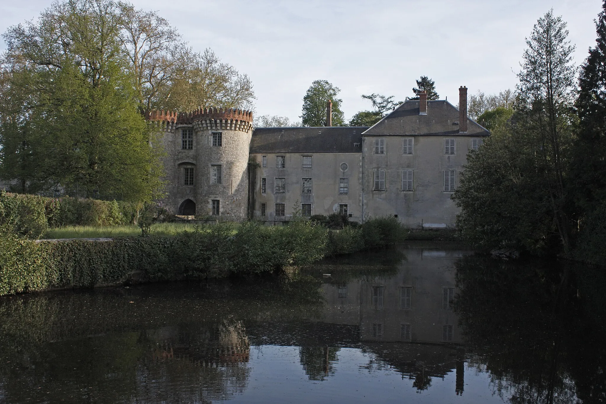 Photo showing: This building is inscrit au titre des monuments historiques de la France. It is indexed in the base Mérimée, a database of architectural heritage maintained by the French Ministry of Culture, under the reference PA91000003 .