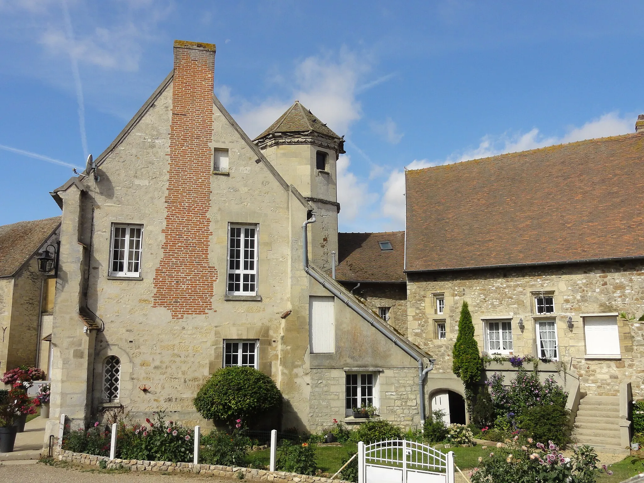 Photo showing: Ferme de l'hôtel-Dieu du Bellay-en-Vexin.