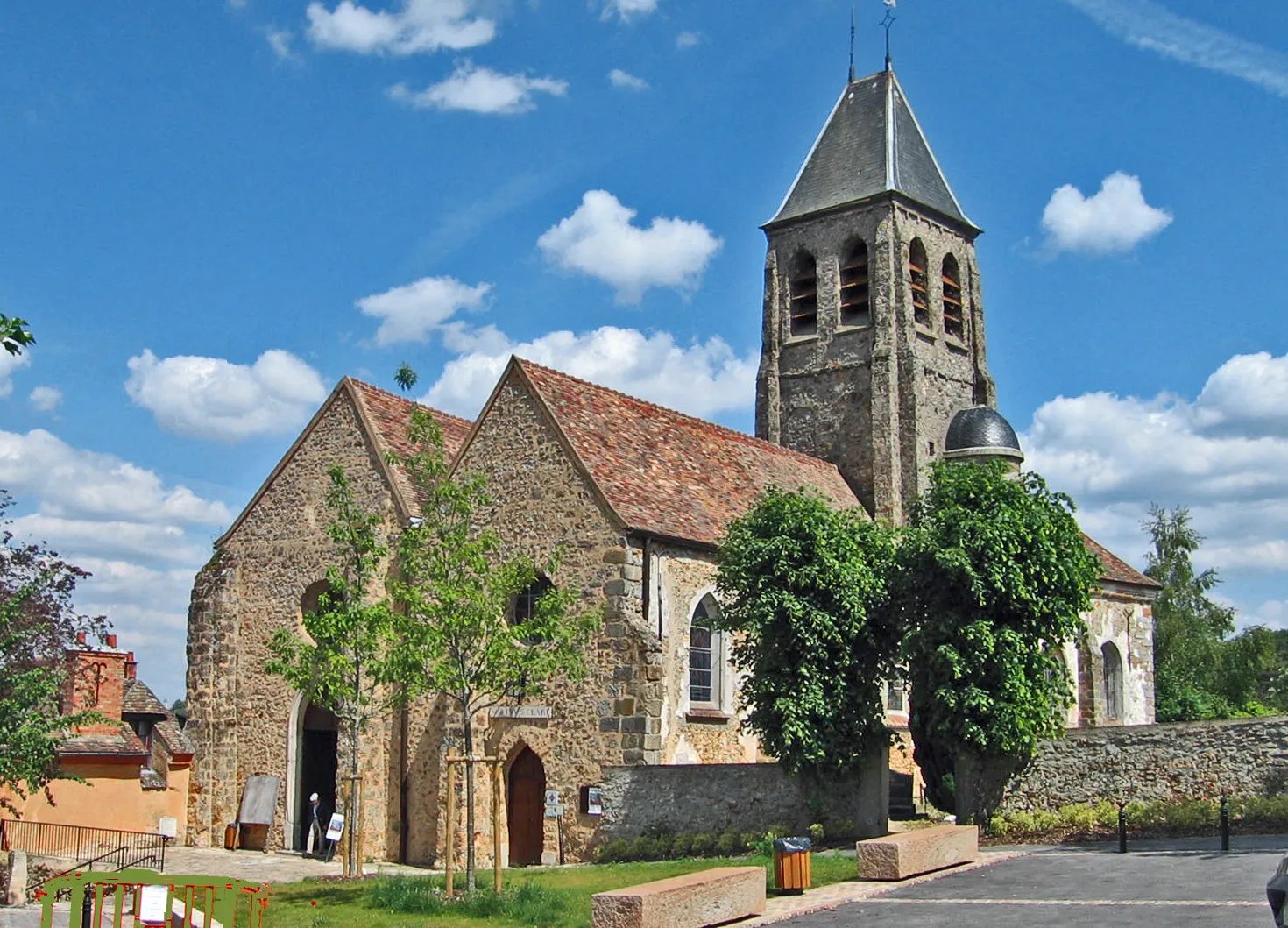 Photo showing: This building is inscrit au titre des monuments historiques de la France. It is indexed in the base Mérimée, a database of architectural heritage maintained by the French Ministry of Culture, under the reference PA00087919 .