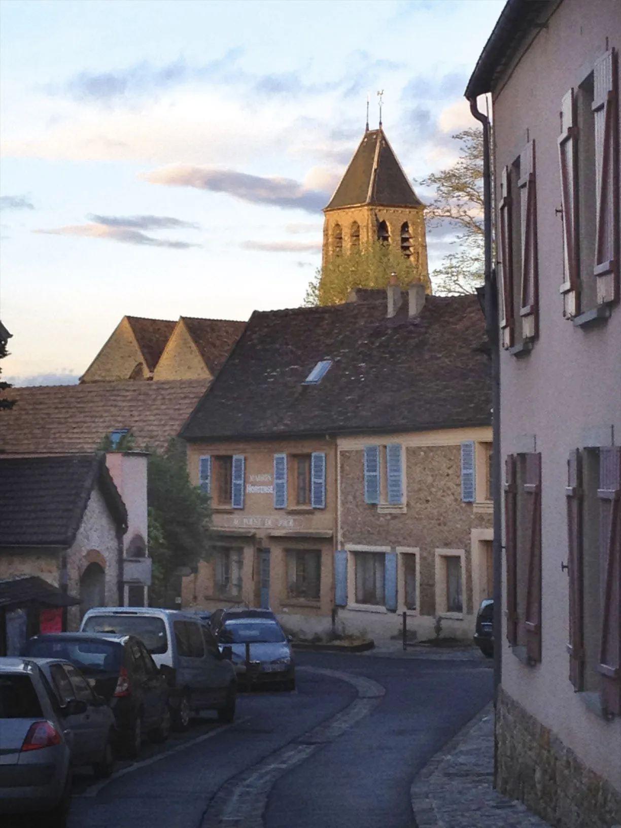 Photo showing: église de Gometz le châtel et rue St Nicolas