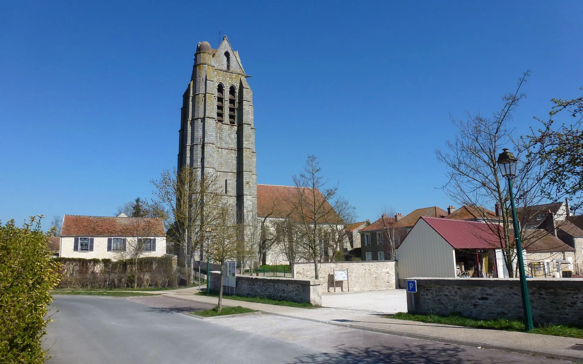 Photo showing: Eglise de Presles-en-Brie depuis la Rue du Marronnier (1)