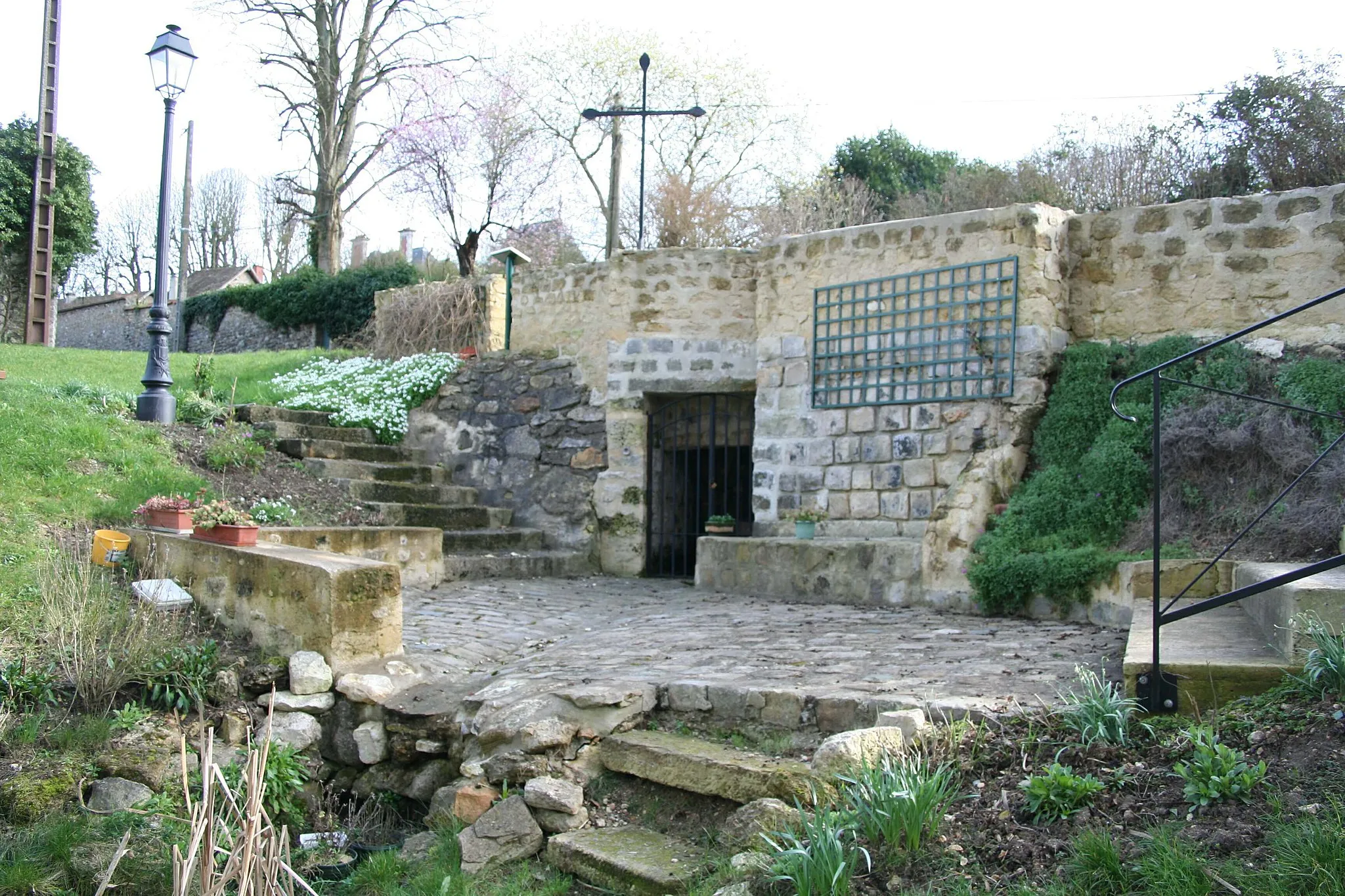 Photo showing: Fontaine Saint-Gaucher à Brueil-en-Vexin - Yvelines (France)